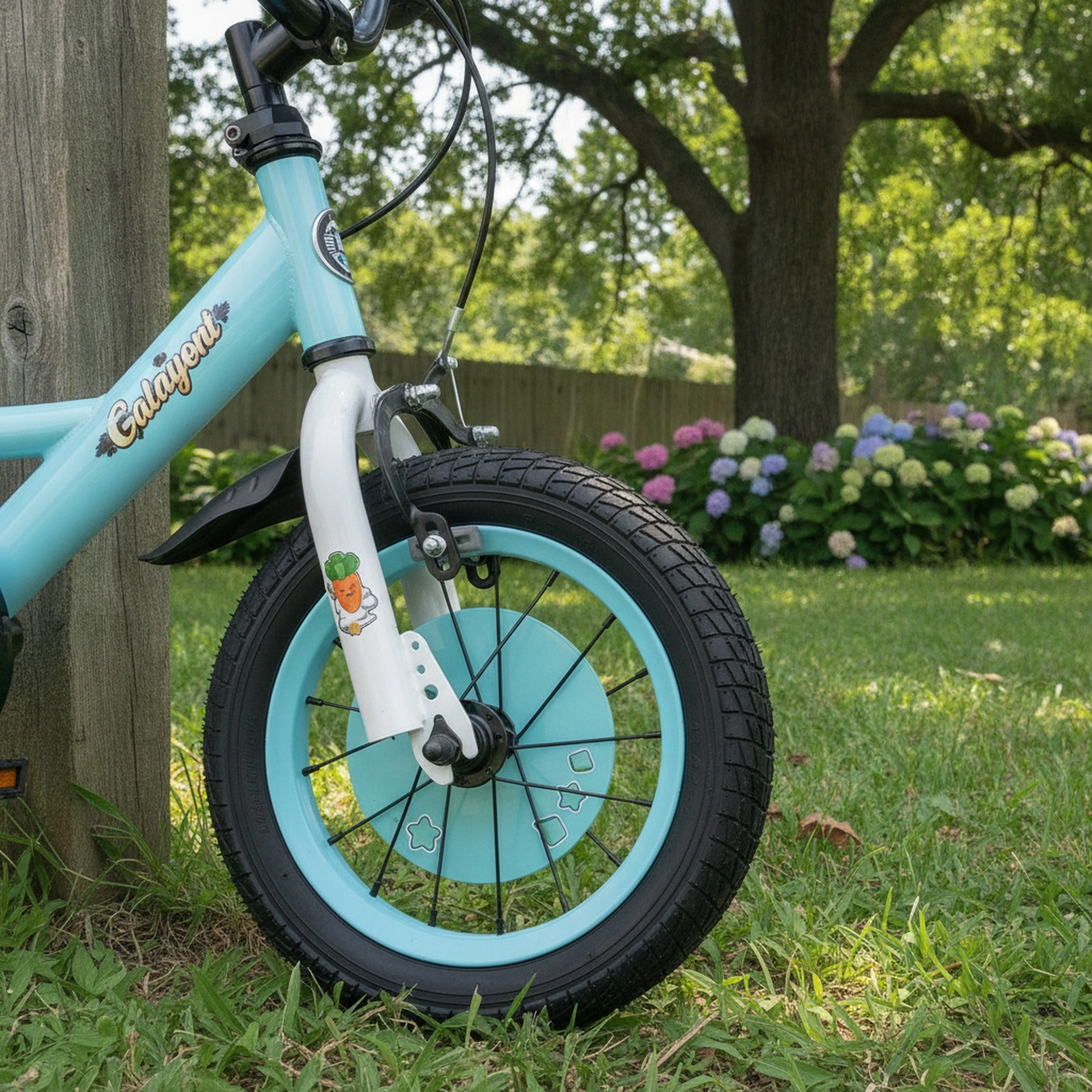 14-in Kids Bike Adjustable 30-in to 31.5-in Handlebar 19.5-in to 22-in Saddle Front Basket Fenders Ages 3-5 Blue