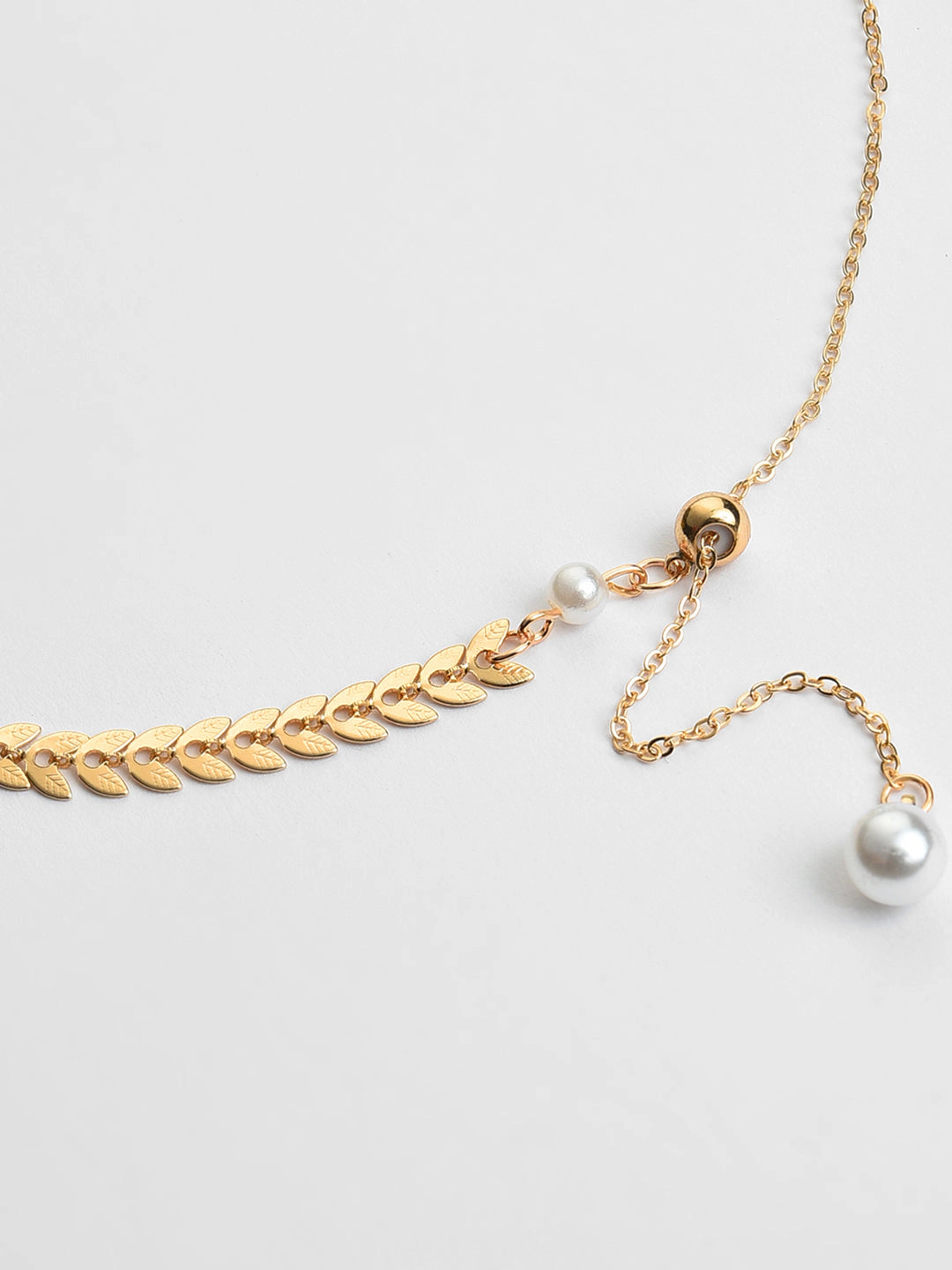 SOHI Women's Gold-Plated White Brass Pearl Beaded Necklace
