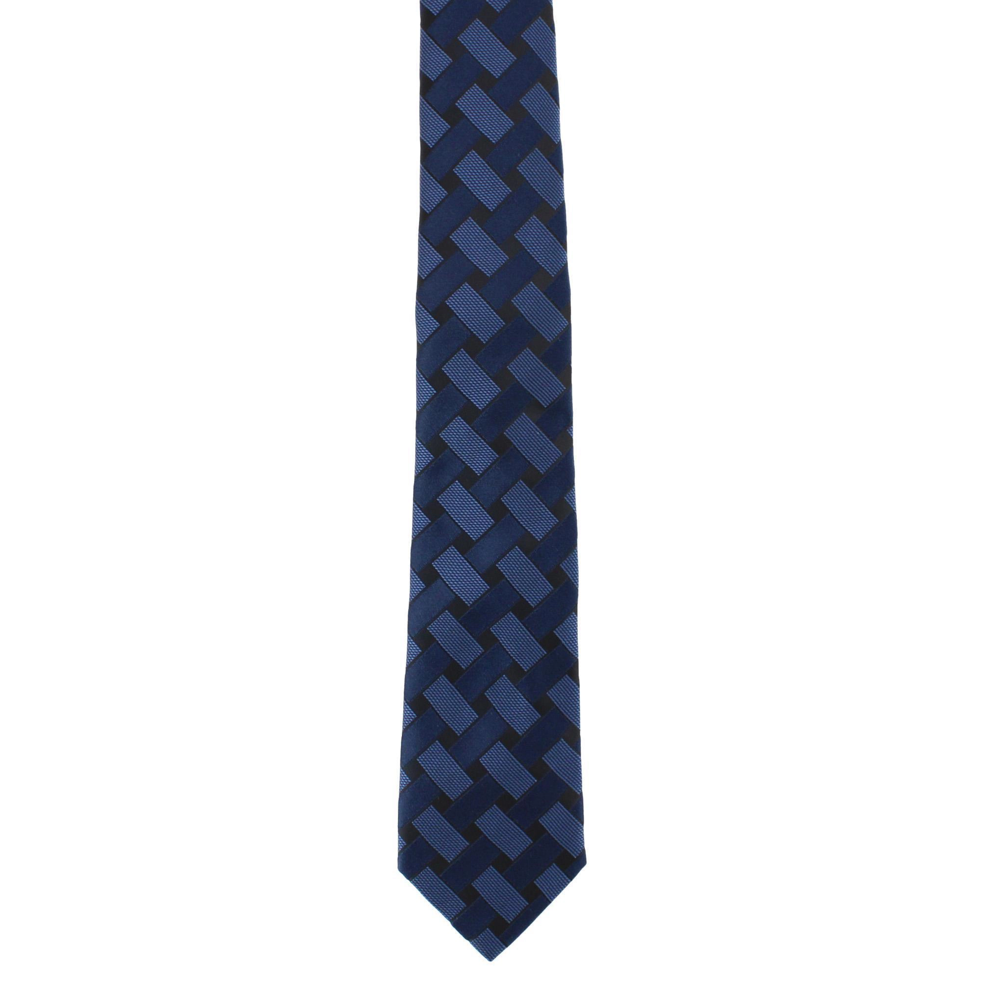 Essentials by Trafalgar Criss Cross Patterned Necktie and Solid Pocket Square Set