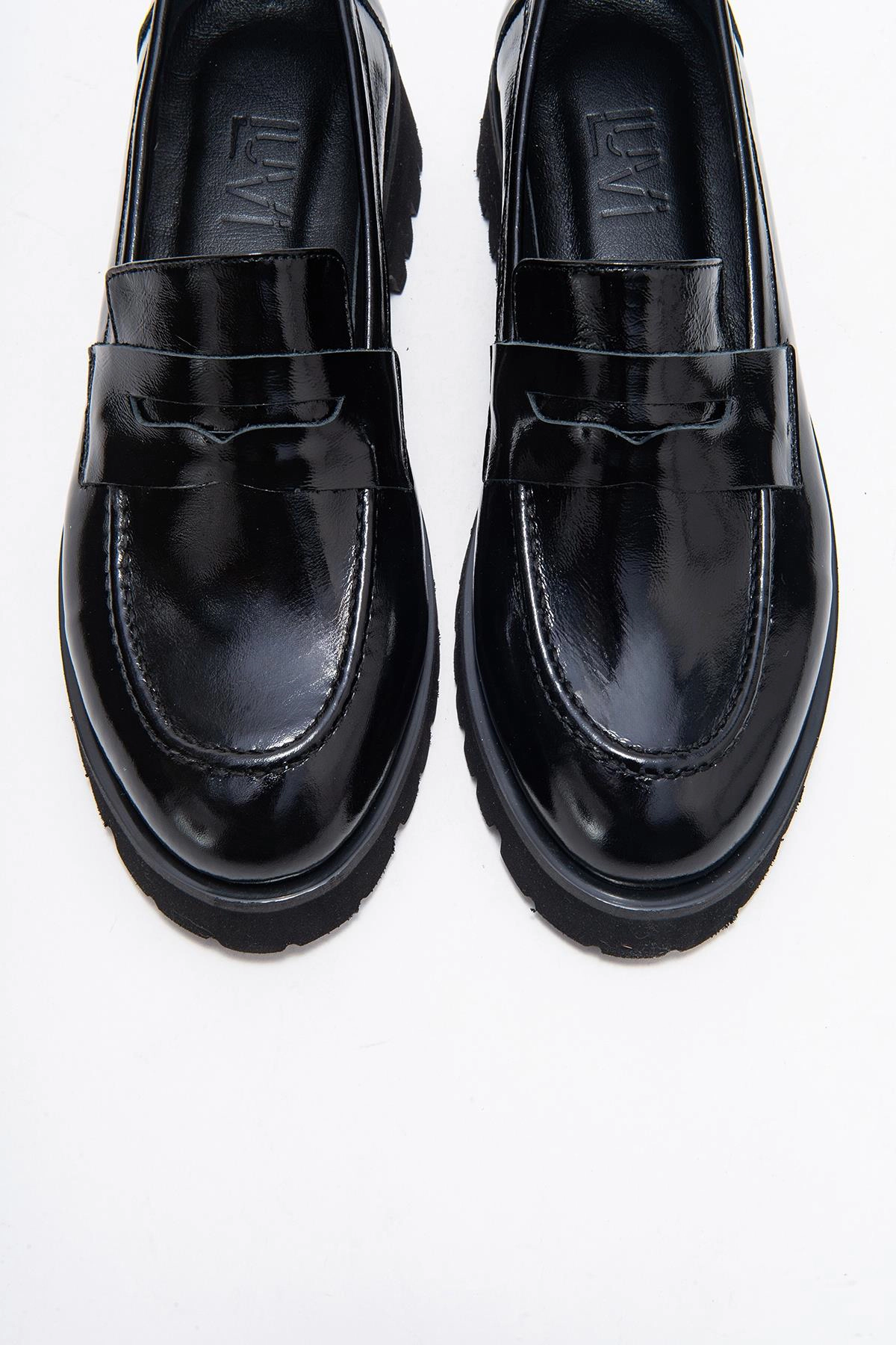 Forever & Always Womens Vionel Leather Loafer