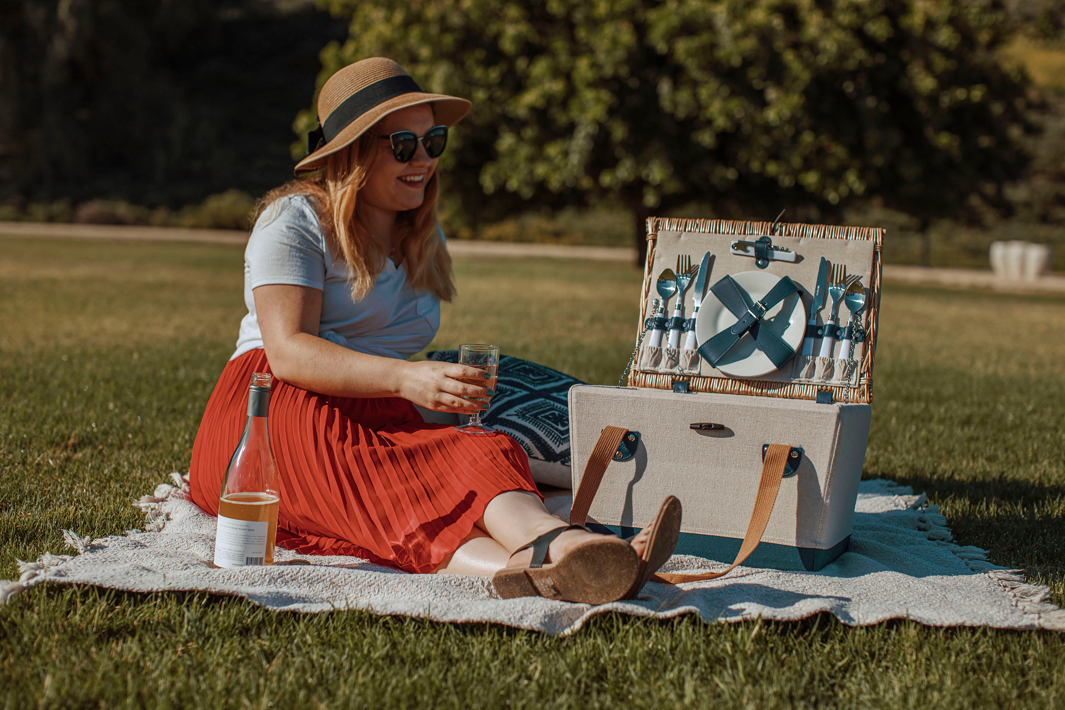 PICNIC TIME Boardwalk Picnic Basket for 2