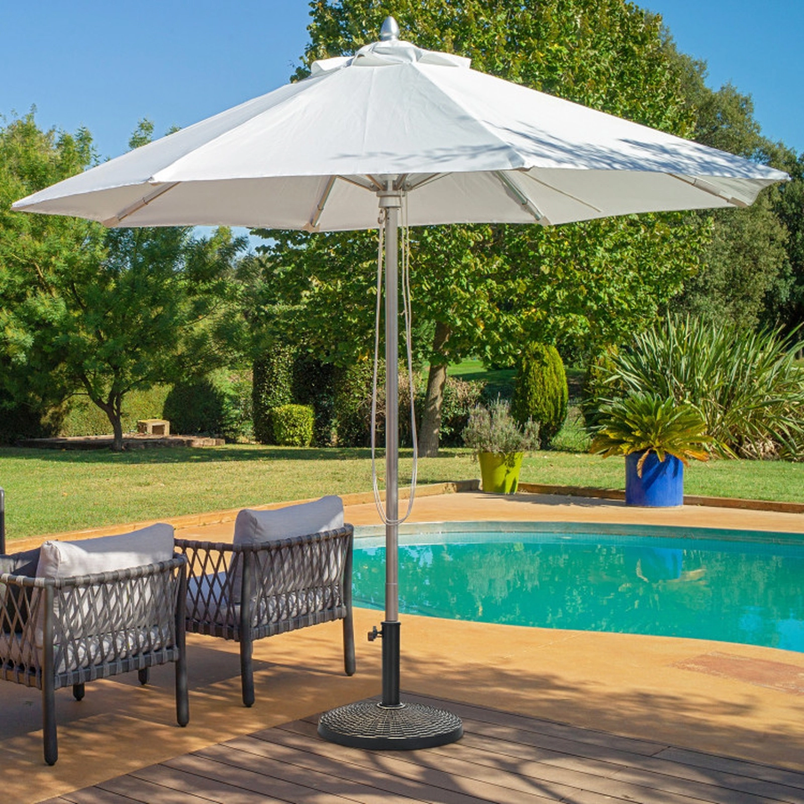 SUGIFT 22-lb Bronze Resin Patio Umbrella Base with Wicker Style and 2 Pole Adapters 18-in Dia 13-in H