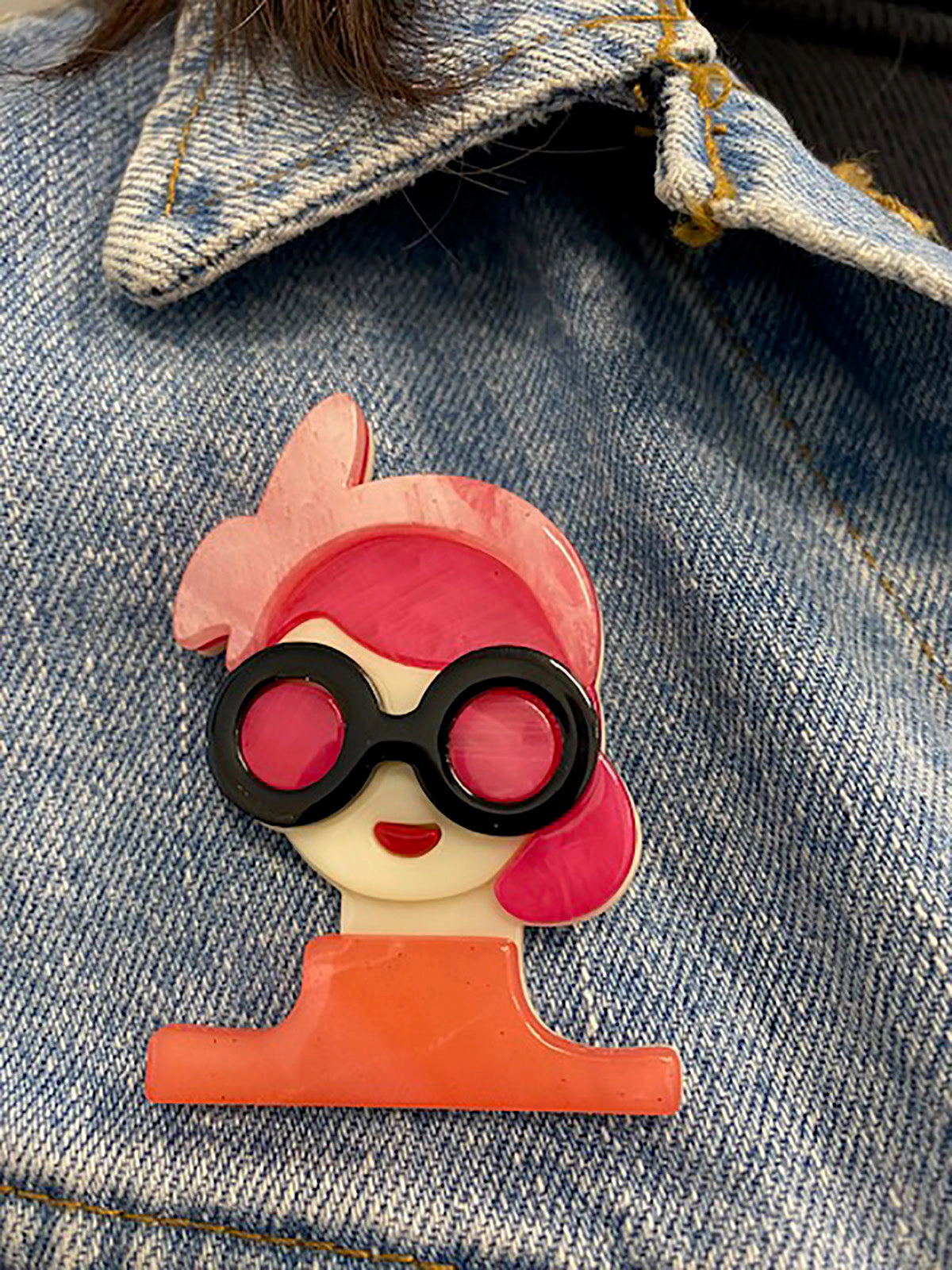 Wrapables Acrylic Fashion Brooch Pin for Sweaters, Coats, Scarves, and Bags