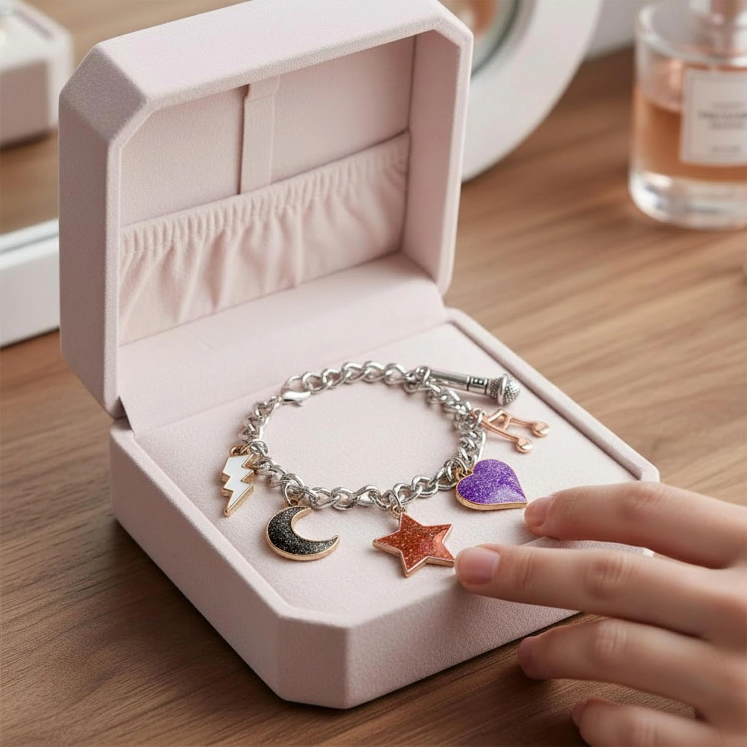 Freida and Joe Girls Dream Glow Vanilla Teen Spa Gift Set with  Charm Bracelet