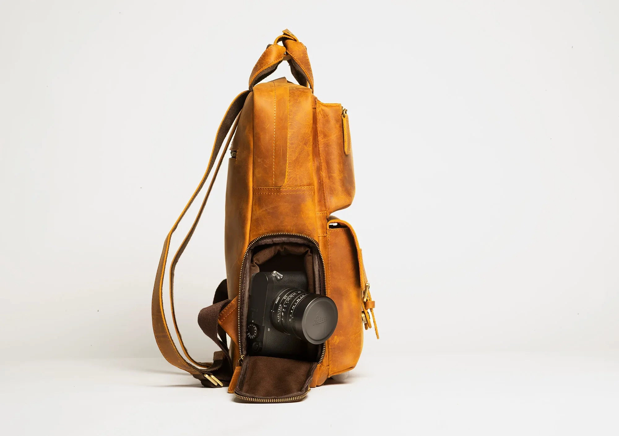 Steel Horse Leather Unisex The MANN Bag | Large Capacity Leather Camera Backpack