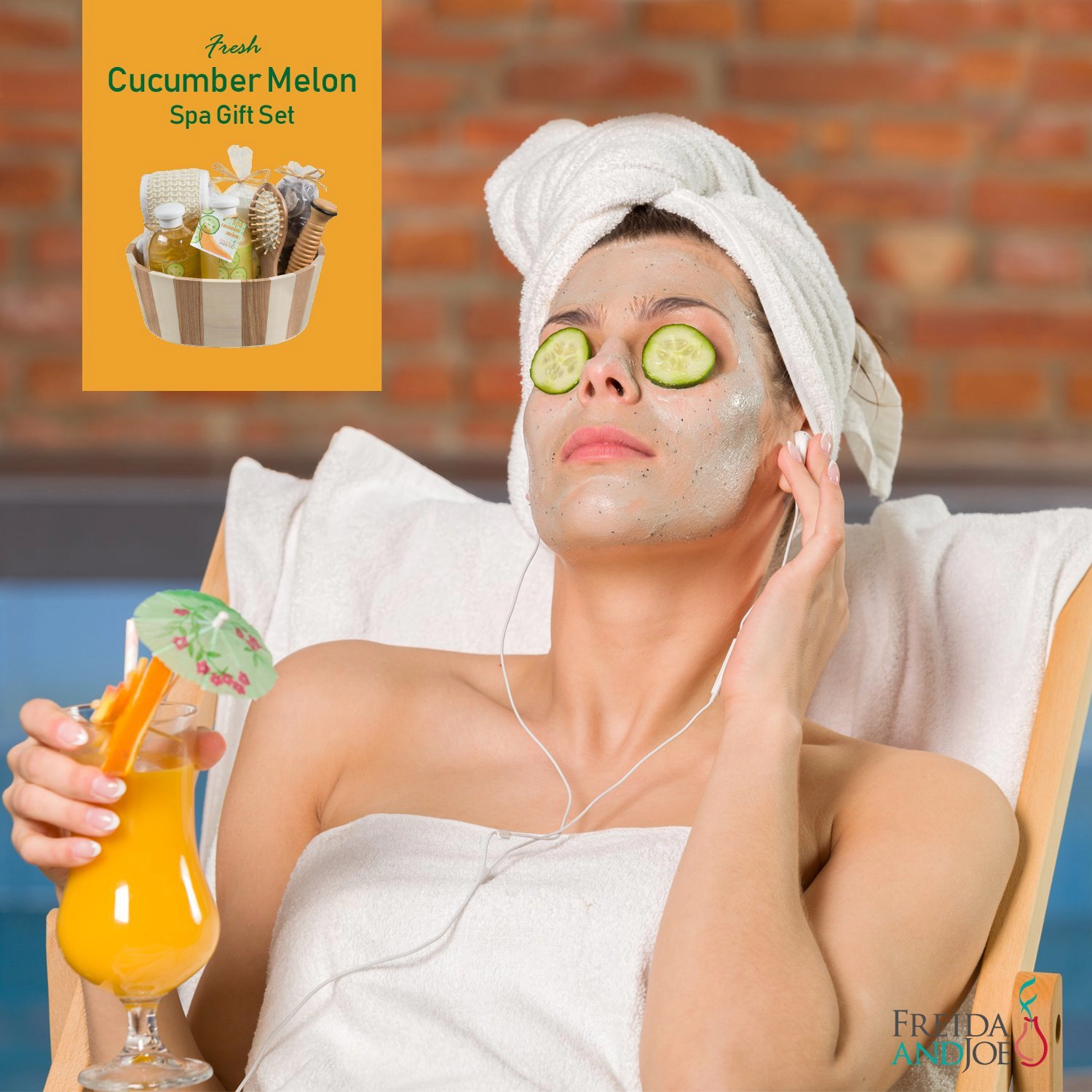 Freida and Joe Womens Cucumber Melon Spa Gift Set In Natural Wood Basket