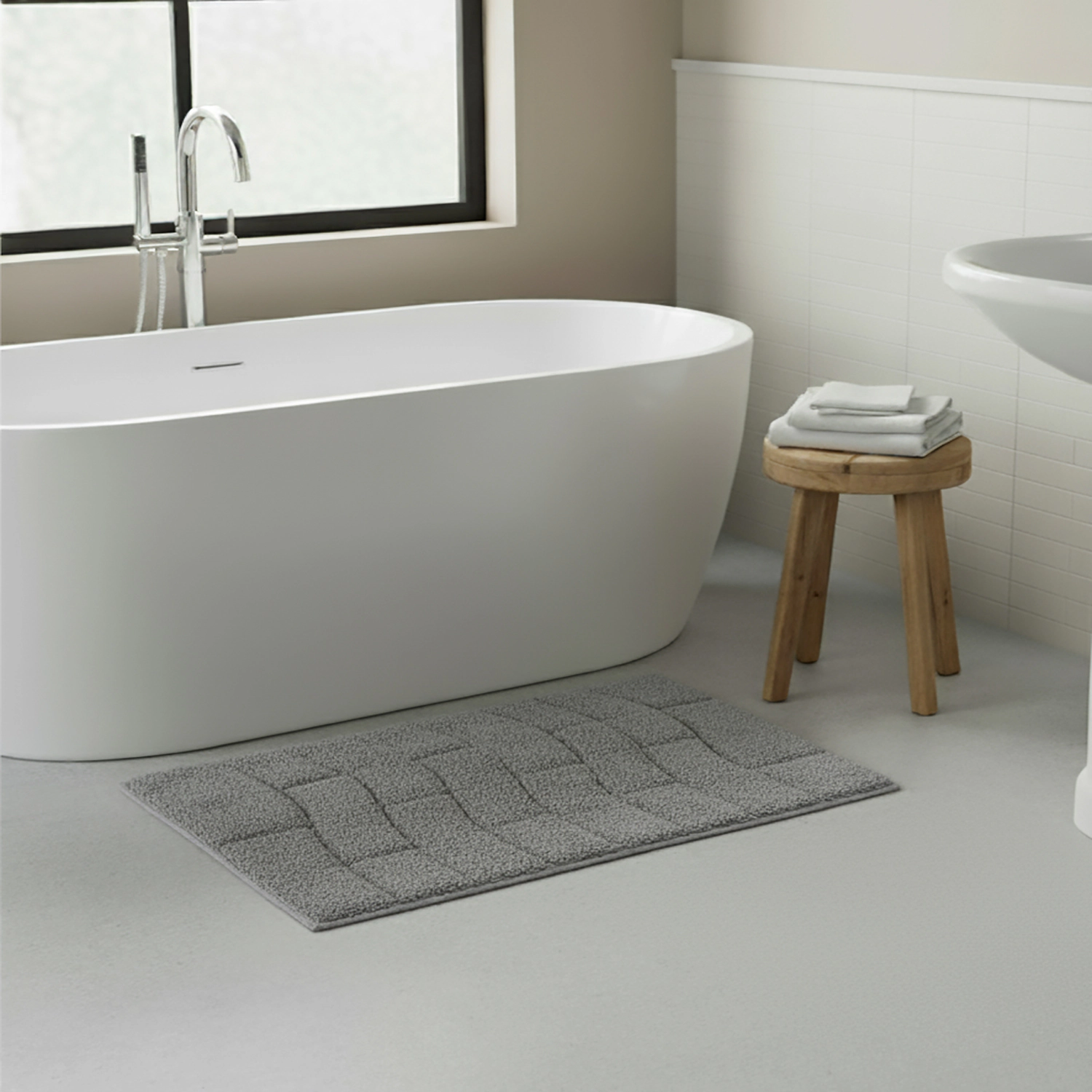 Knightsbridge Stylish And Comfortable All Season Traditional New Tile Design Cotton Bath Rug 20" X 30" Silver