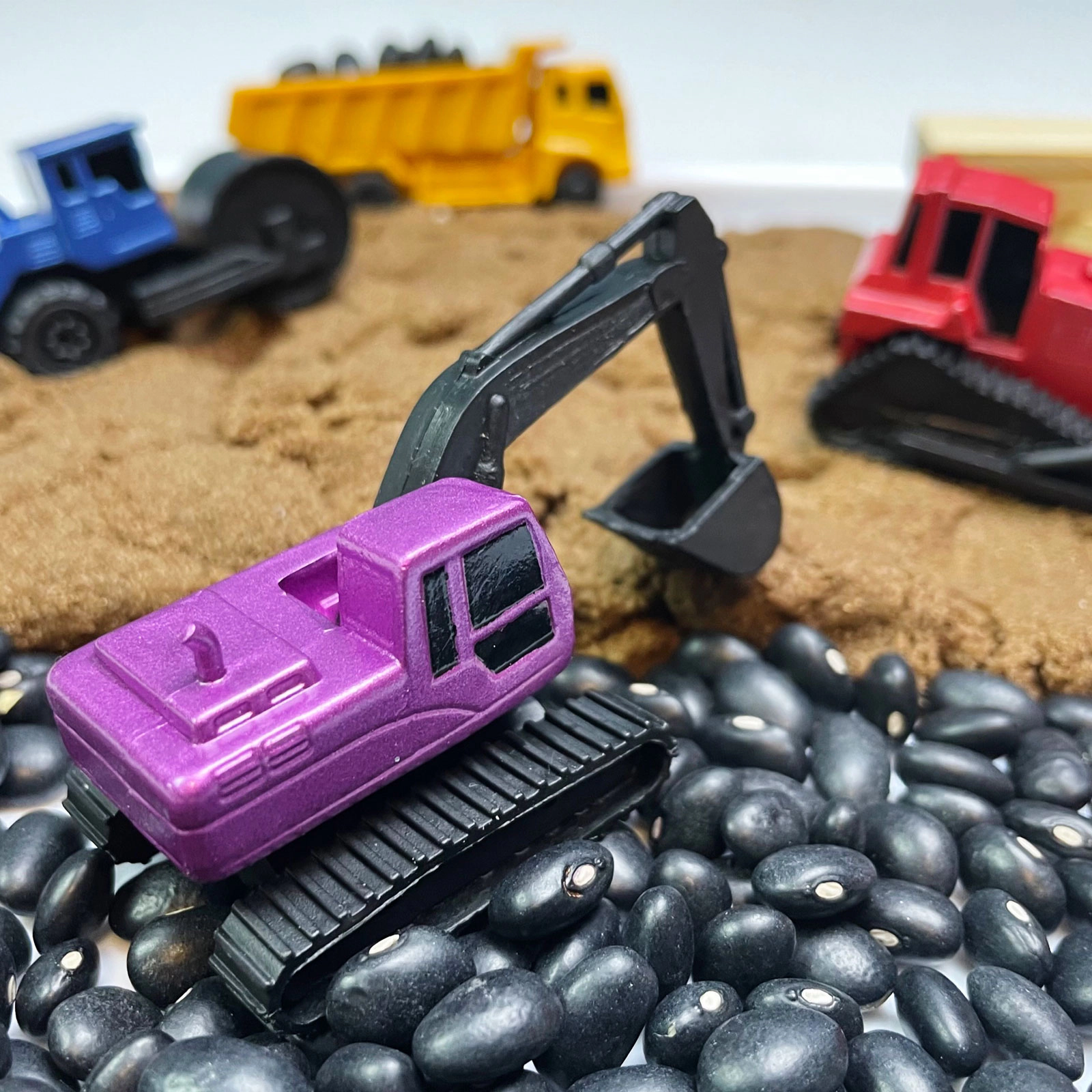 Safari Ltd. - Construction Vehicles TOOB - contains 6 Mini Figurines