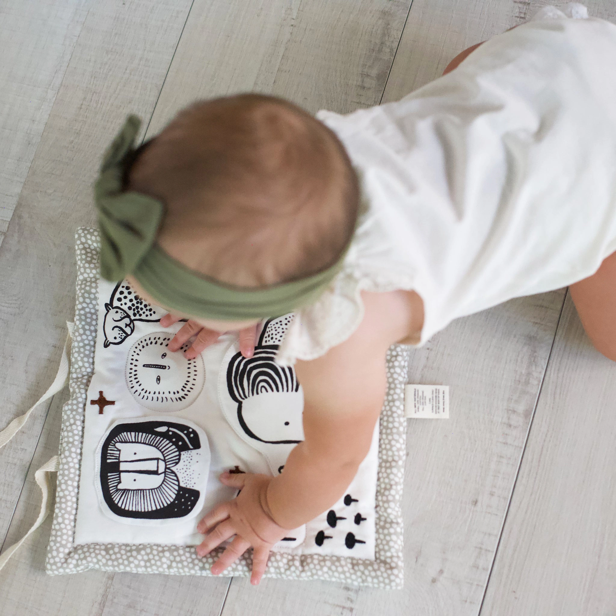 Wee Gallery Activity Pad, Safari - Sensory Tummy Time Play Mat, 100% Organic Cotton