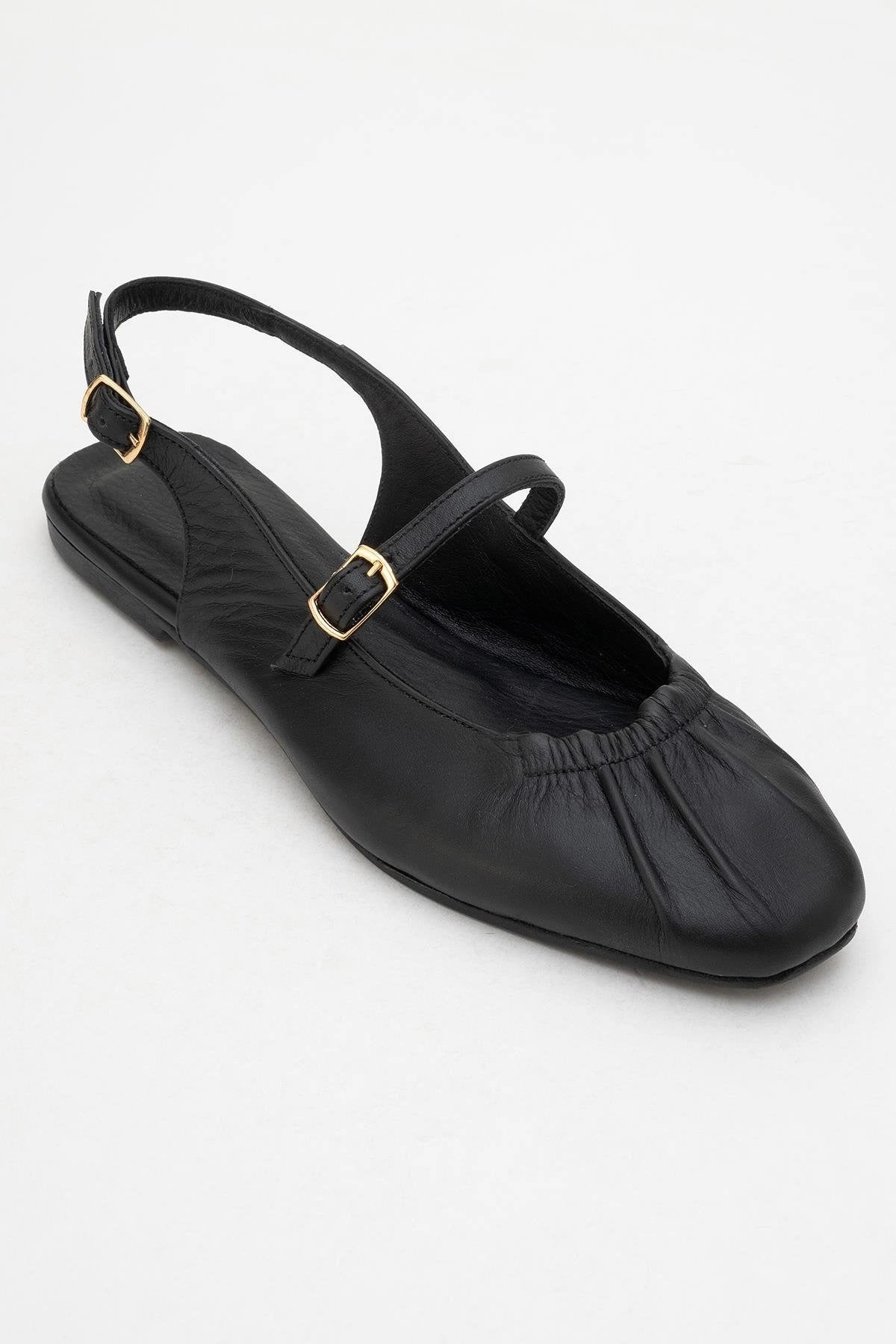 Forever & Always Womens Britney Leather Closed-Toe Sandal