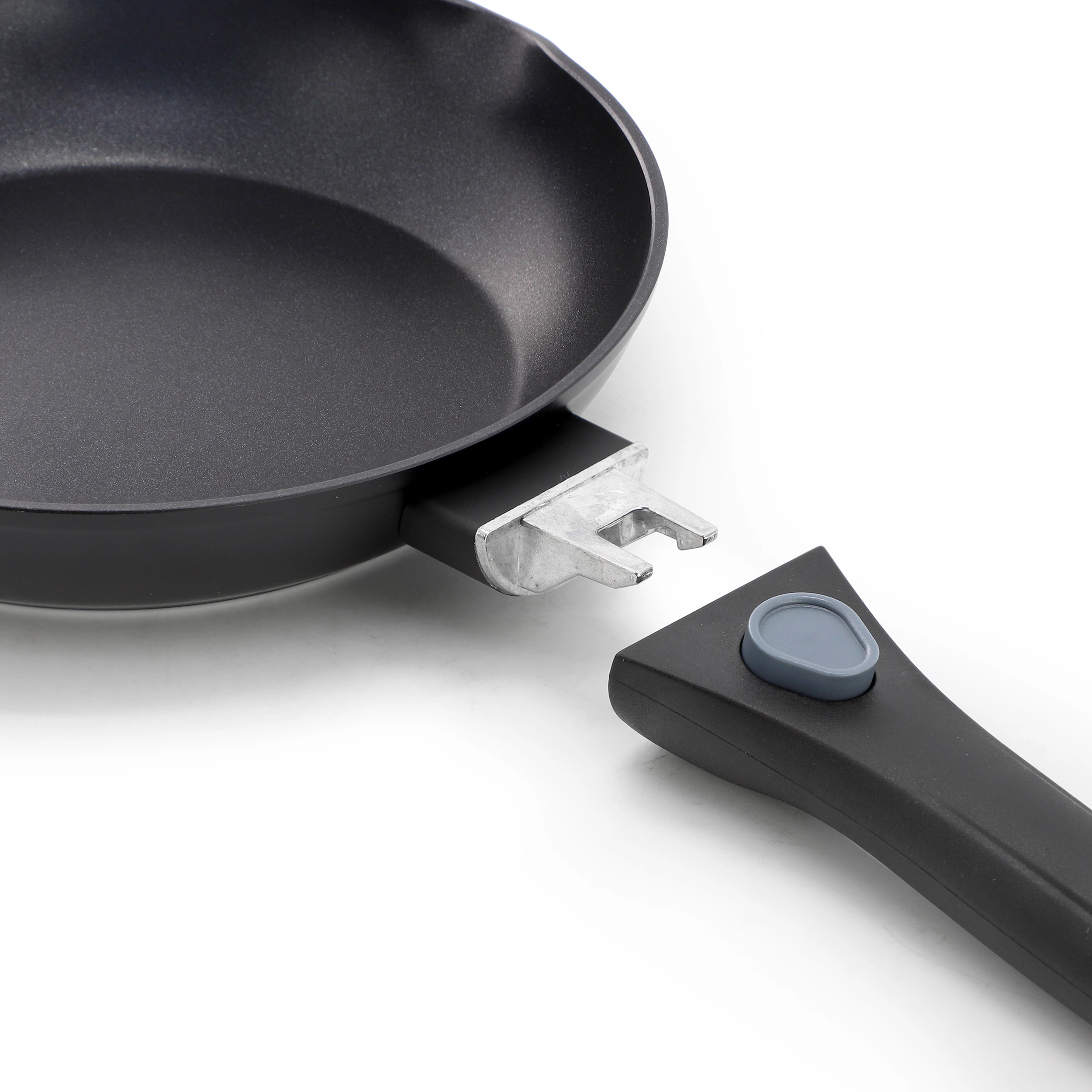 Oster Smarthandle Advance 3 Piece Nonstick Aluminum Frying Pan Set in Black