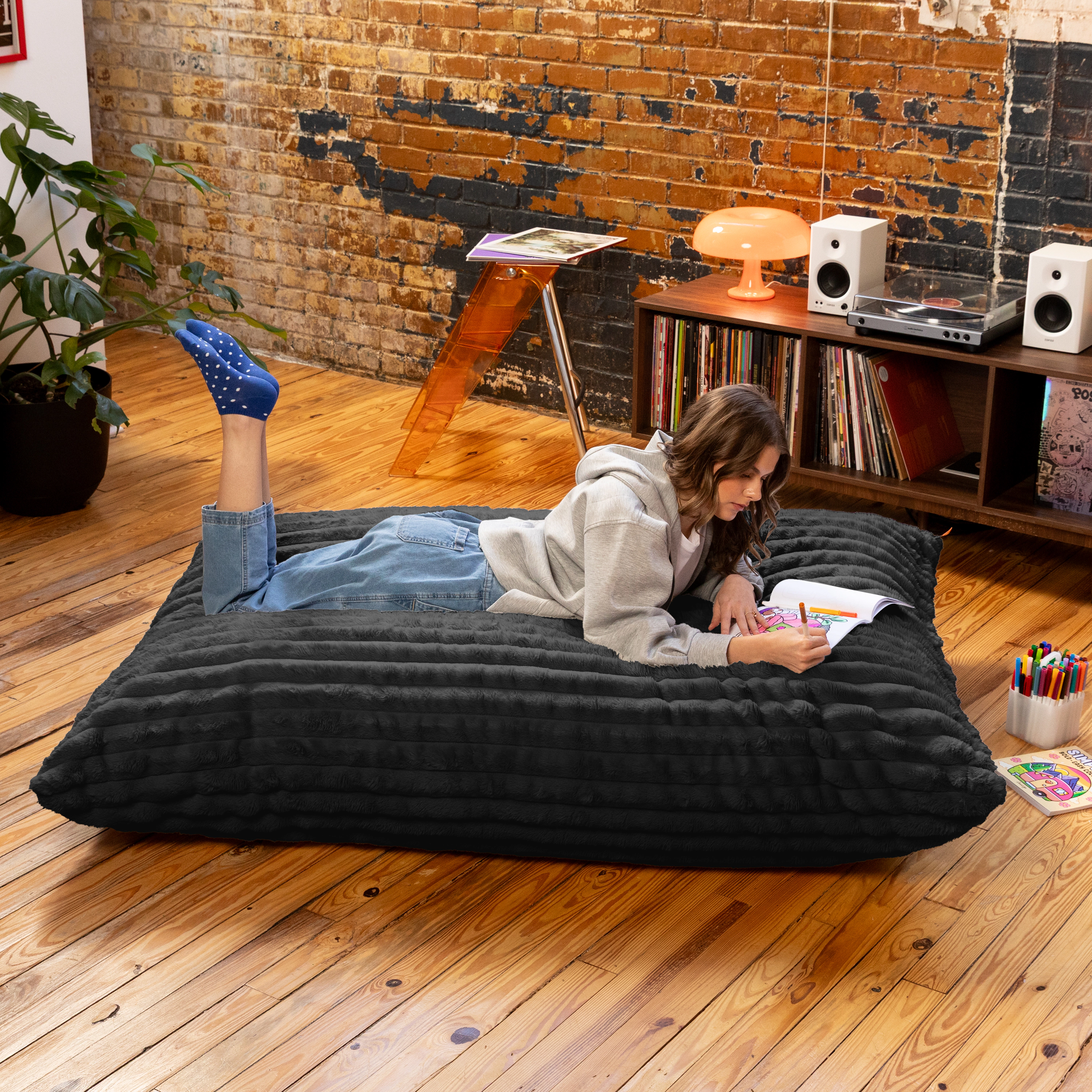 Jaxx Pillow Saxx 5.5-Foot Faux Fur - Luxuriously Soft Bean Bag Floor and Lounger