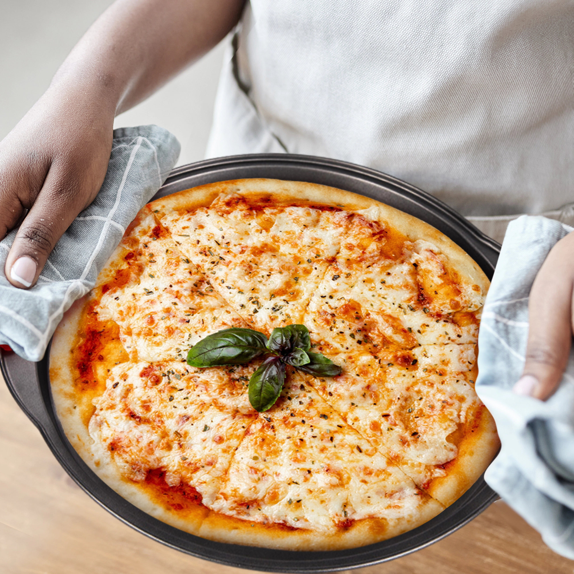 Cheer Collection 13-Inch Perforated Nonstick Pizza Pan with Silicone Grips