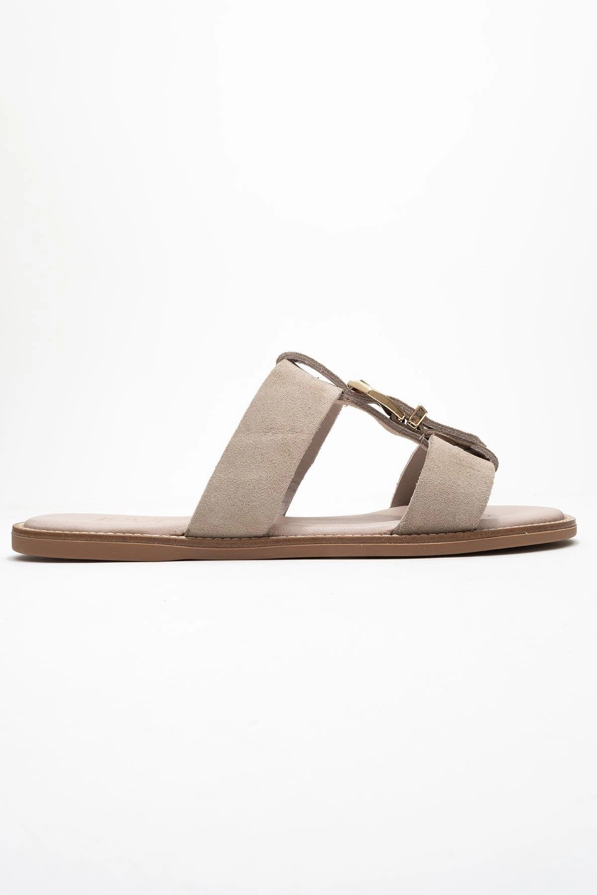 Forever & Always Womens Sveta Leather Buckled Sandals