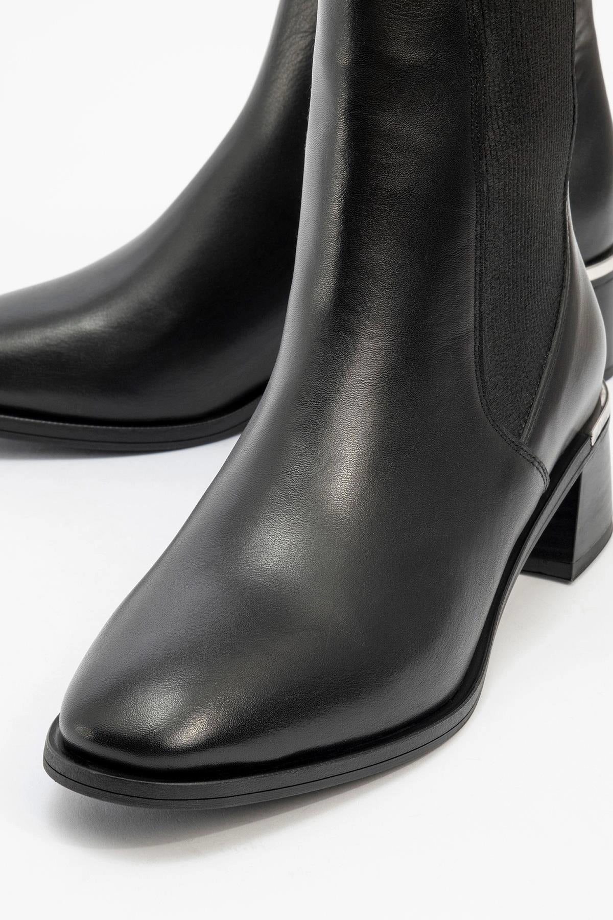 Forever & Always Womens Neiva Leather Chelsea Boot