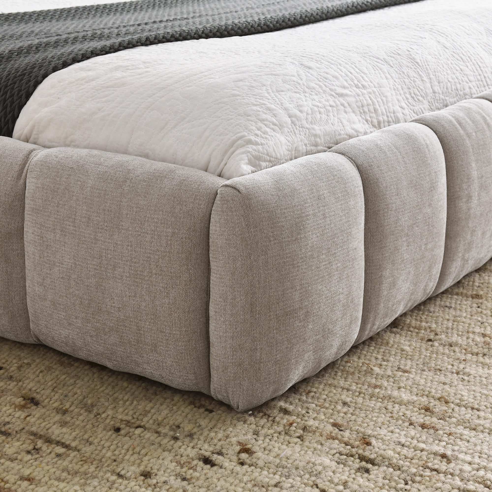 Flynama Queen Upholstered Platform Bed, Chenille Fabric with Headboard, Beige