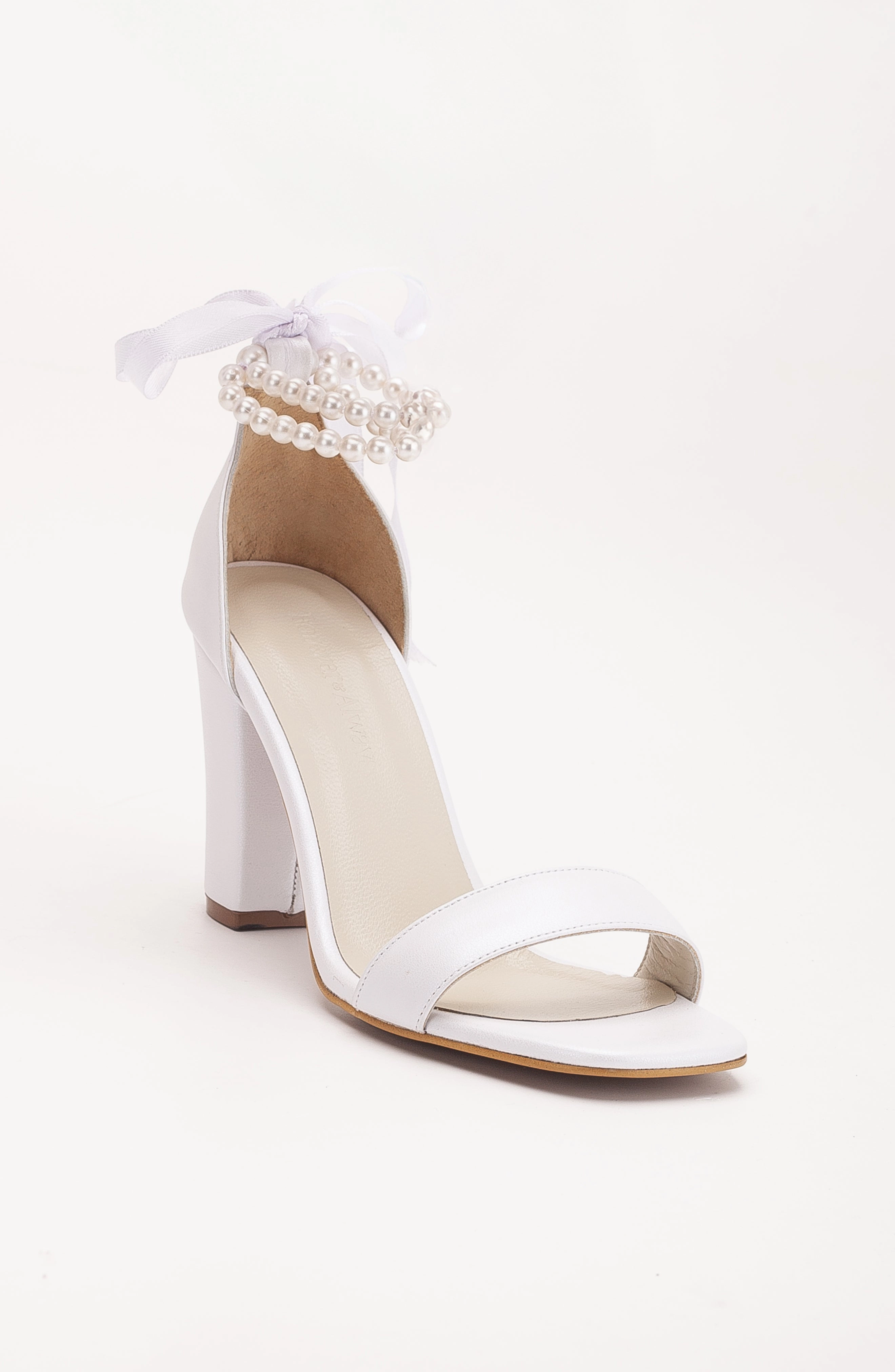 Forever & Always Womens Dina Block Heel Leather Sandals with Pearls
