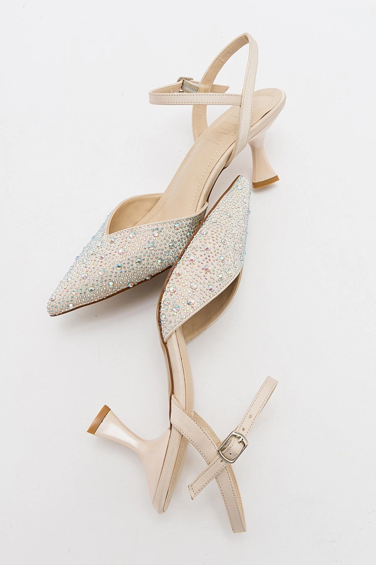 Forever & Always Womens Vilka Embellished Slingback Kitten Heel Pumps