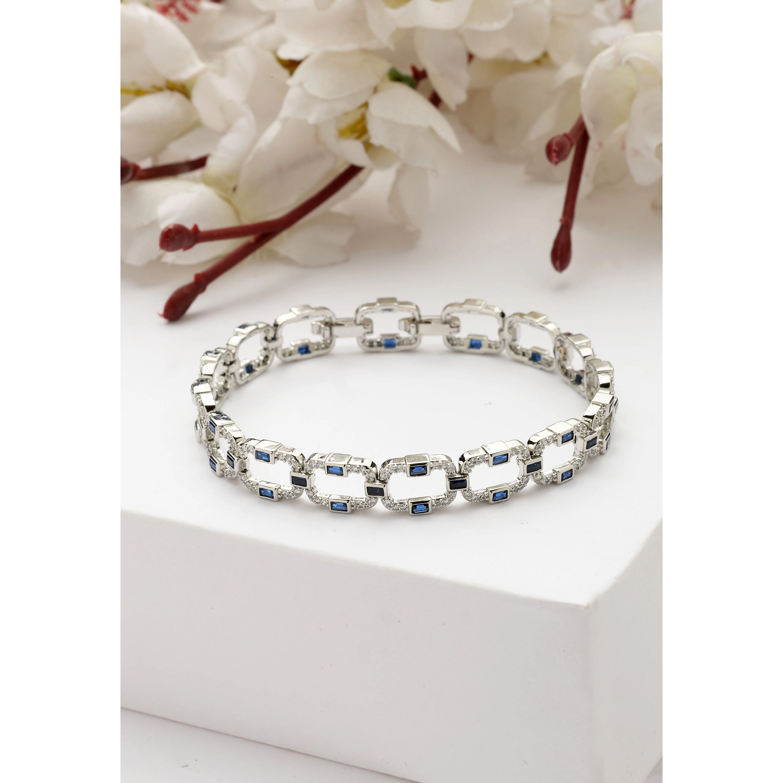 AGP PARIS Womens Diva Interlock Bracelet