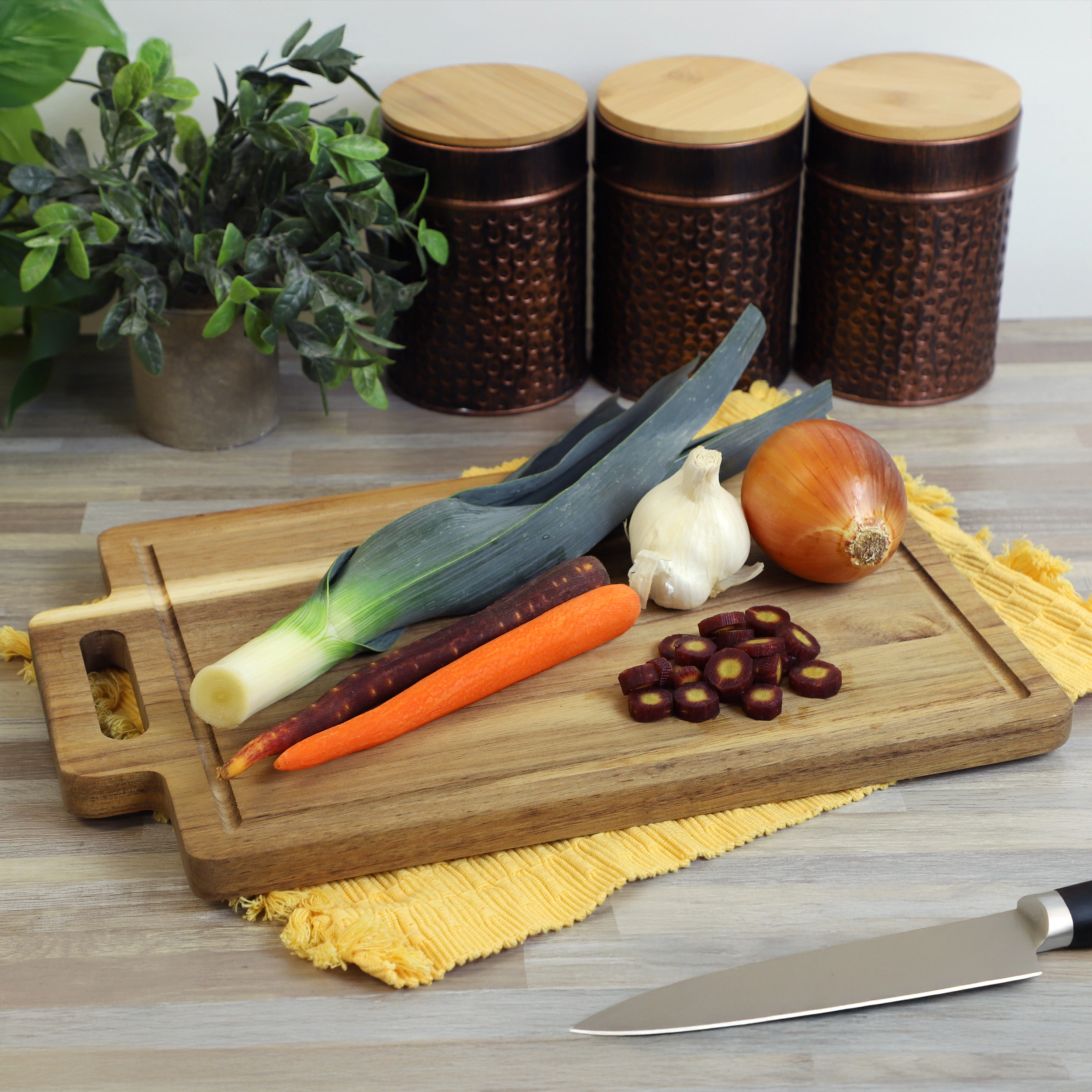 MegaChef 16.5 x 11 Inch Acacia Wood Rectangle Serving Board with Handle