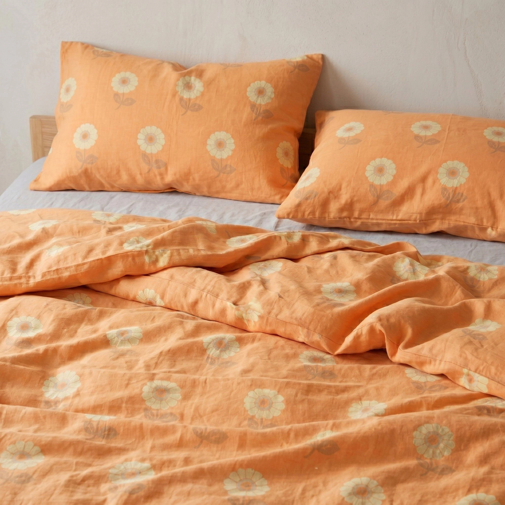 Alilang Unisex 4-Piece Cotton Bedding Set with Floral Print Duvet Cover, Pillowcases, and Flat Sheet for a Bright and Ch