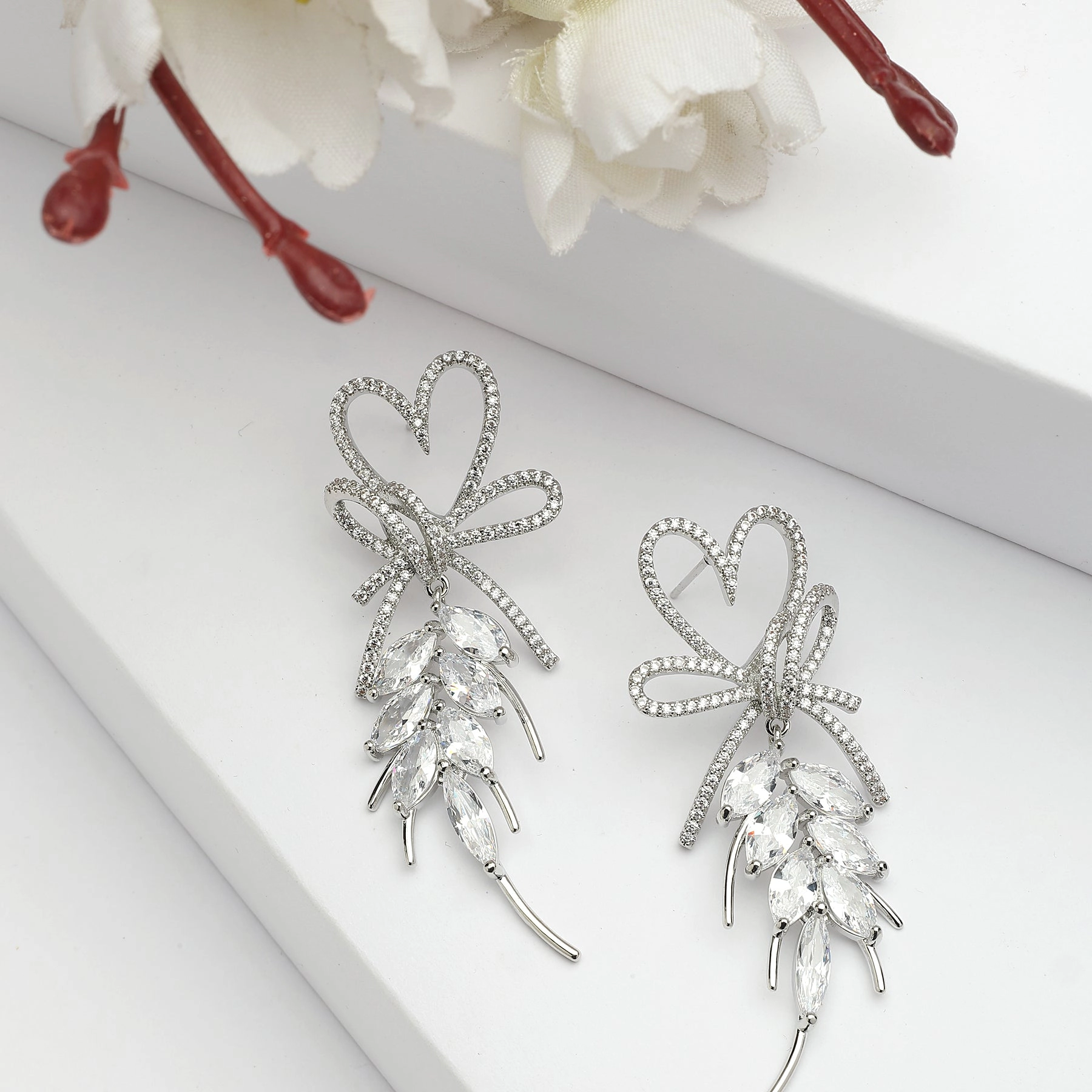 AGP PARIS Womens Diva Heart Shaped Leaf Drop Earrings