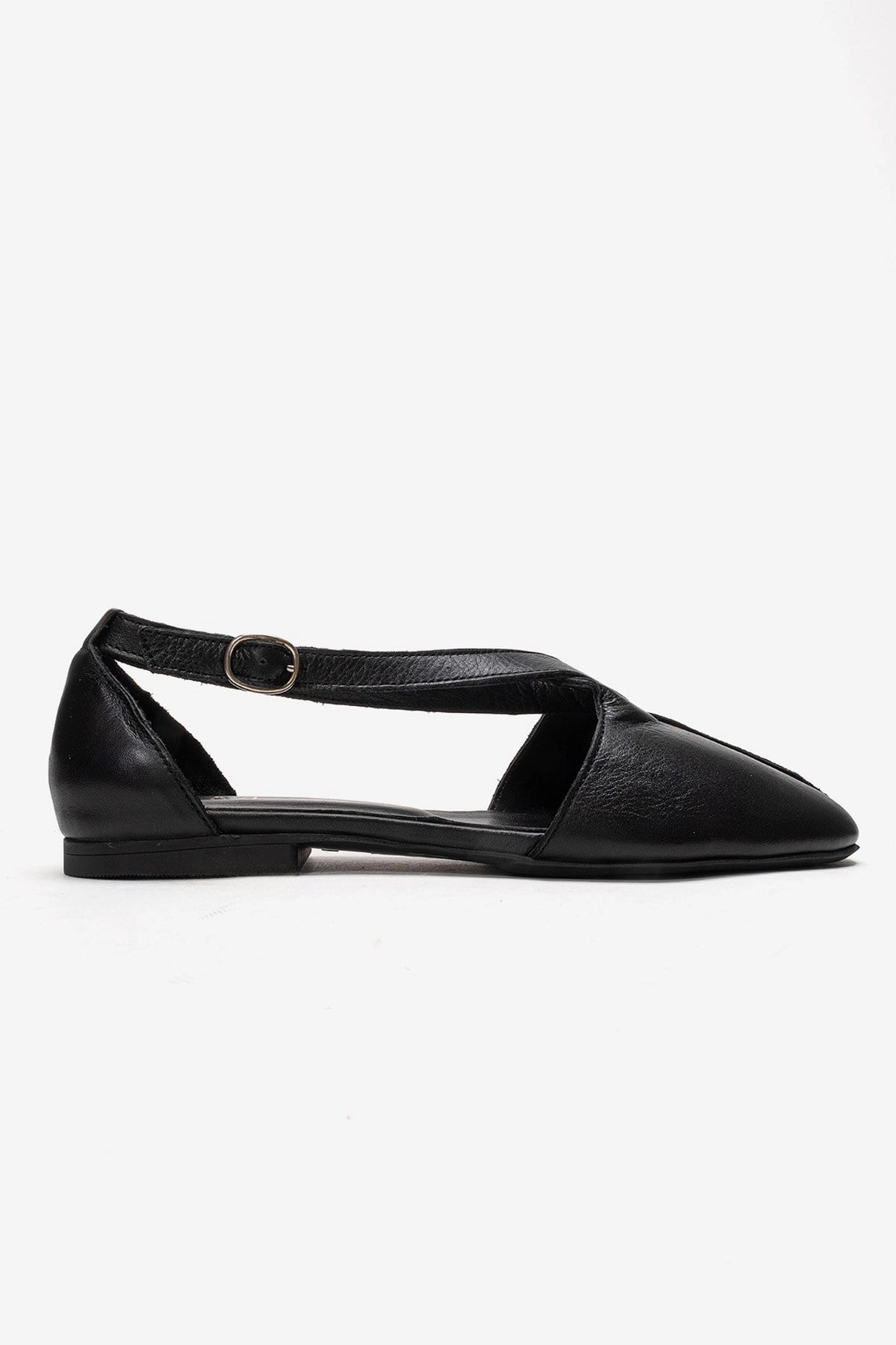 Forever & Always Womens Fable Leather Side Cut Ballet Flats