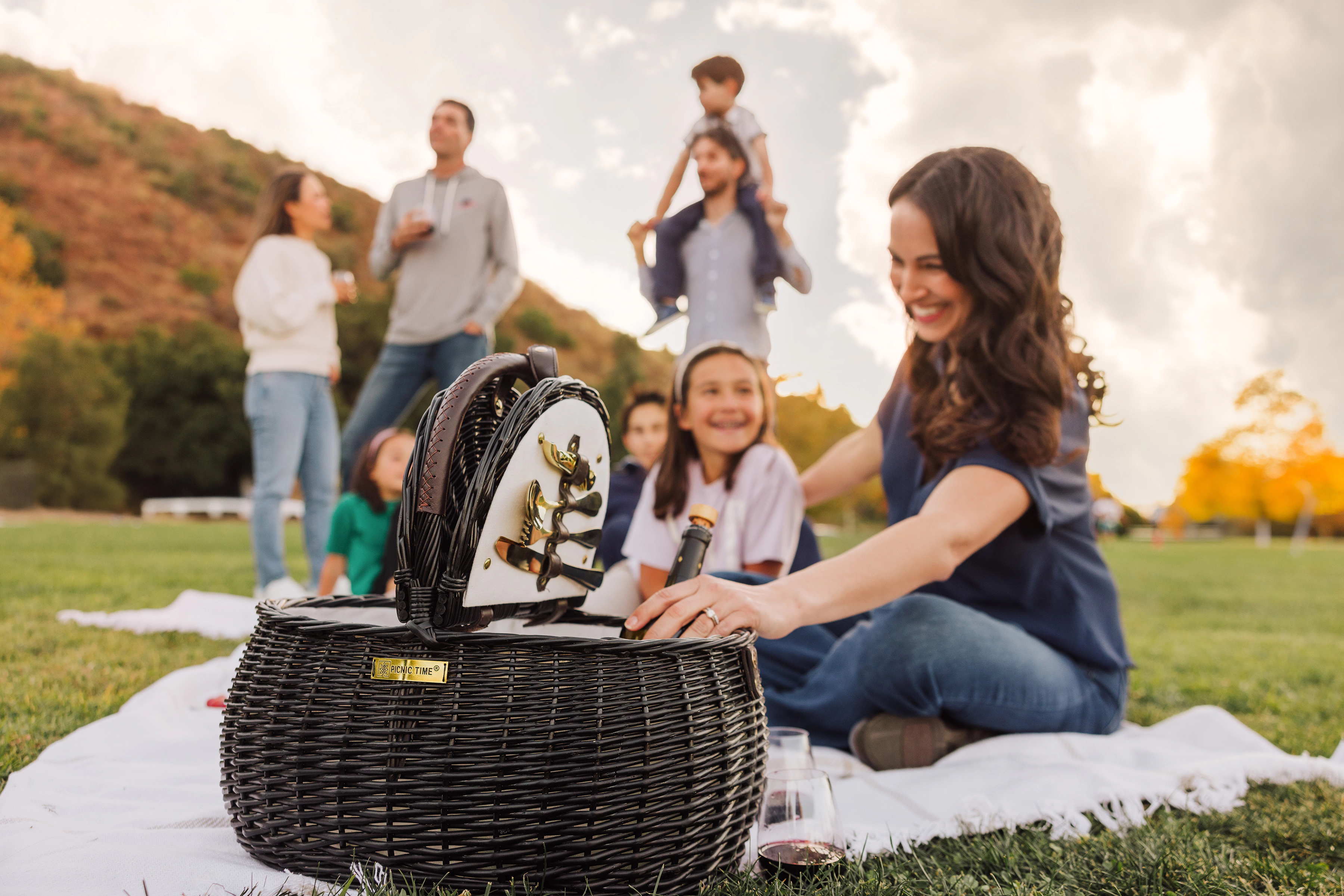 PICNIC TIME Evening Picnic Basket with Service for Two