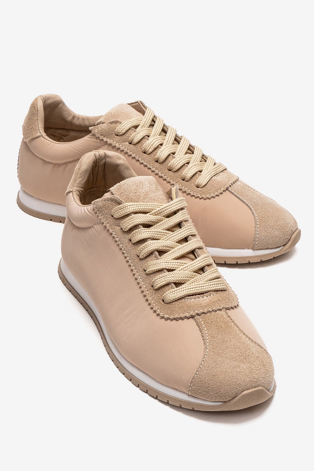 Forever & Always Womens Unica Leather Sport Sneaker