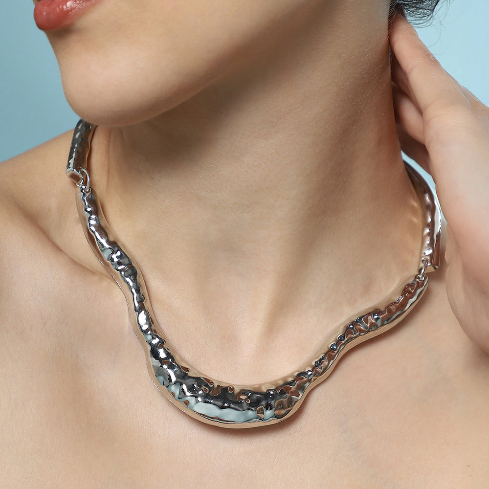 SOHI Women's The Hammered-Horn Collar Necklace - Chrome Silver