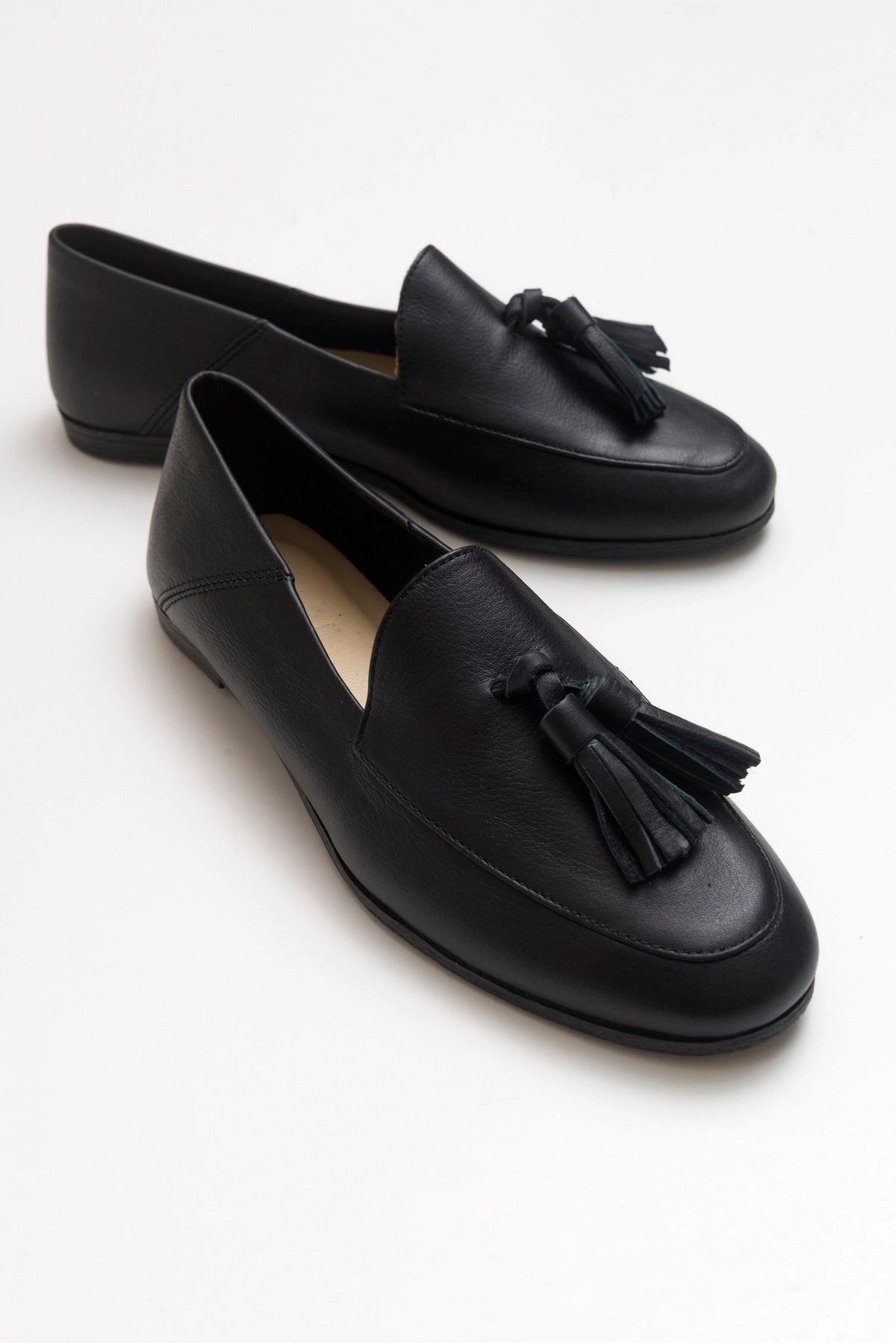 Forever & Always Womens Mona Soft Leather Tassel Loafer