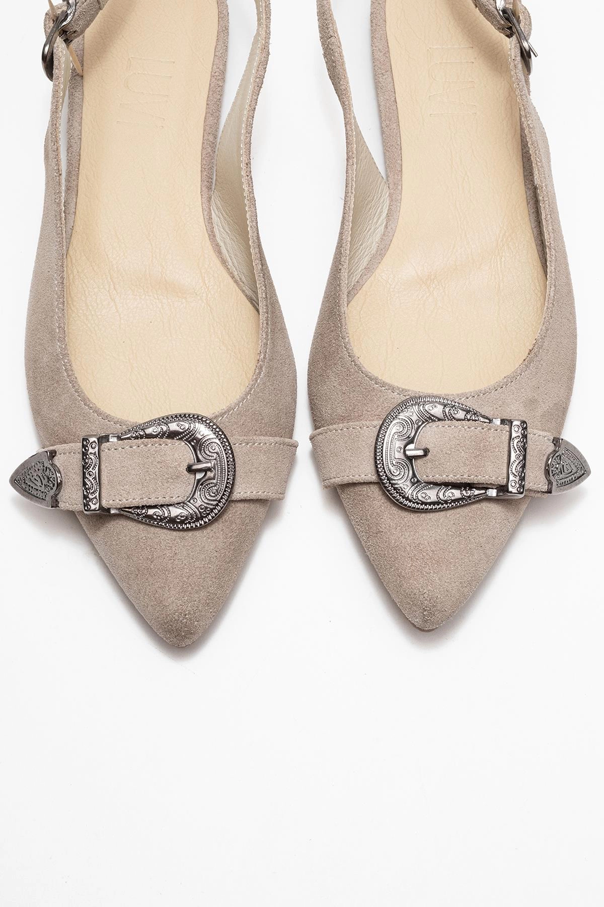Forever & Always Womens Cordelia Leather Pointed Toe Buckle Sandals
