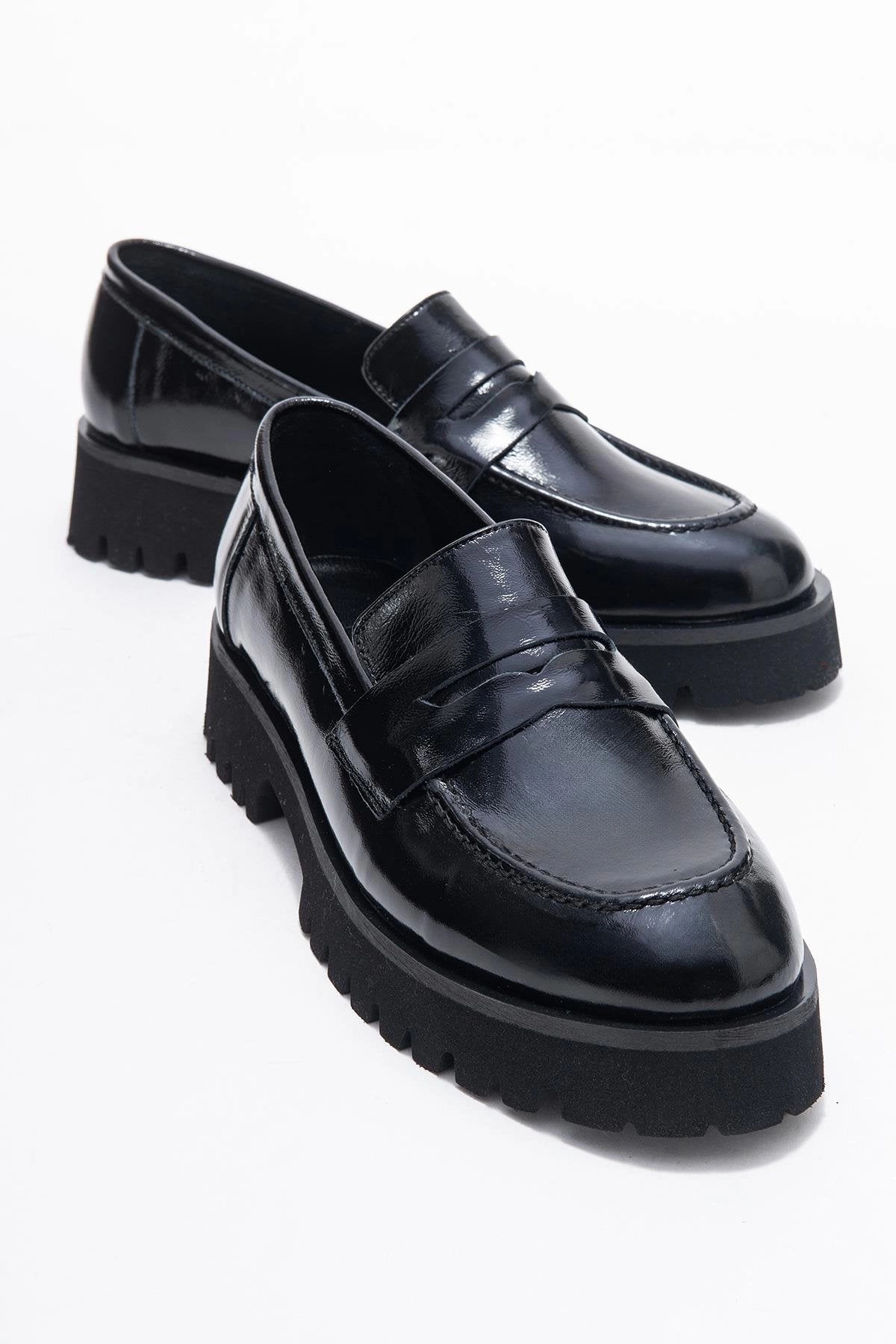 Forever & Always Womens Vionel Leather Loafer