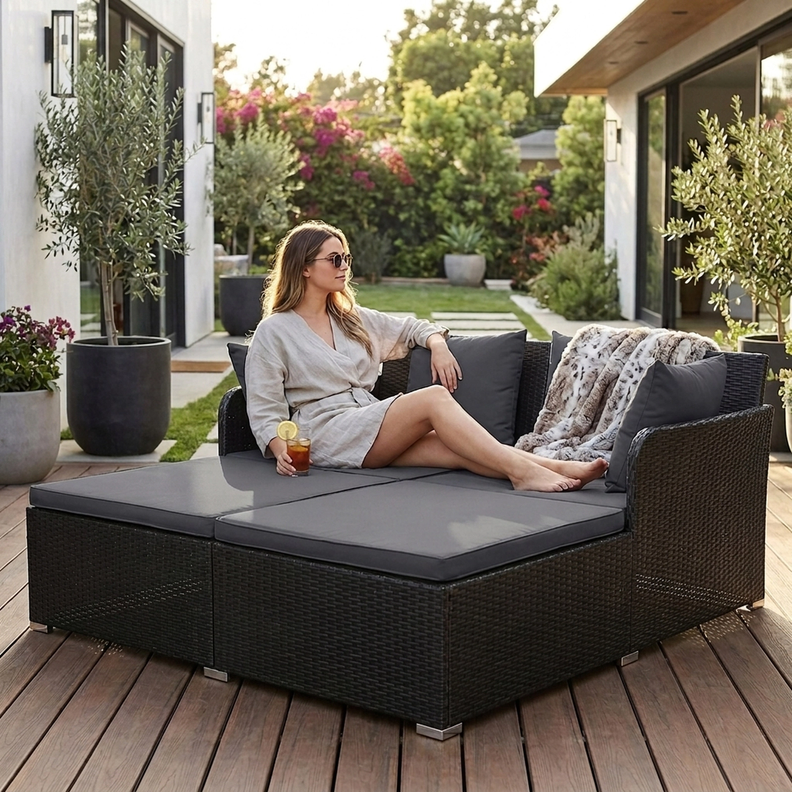 SUGIFT Upholstered Cushions and 4 Pillows Spacious Outdoor Rattan Daybed