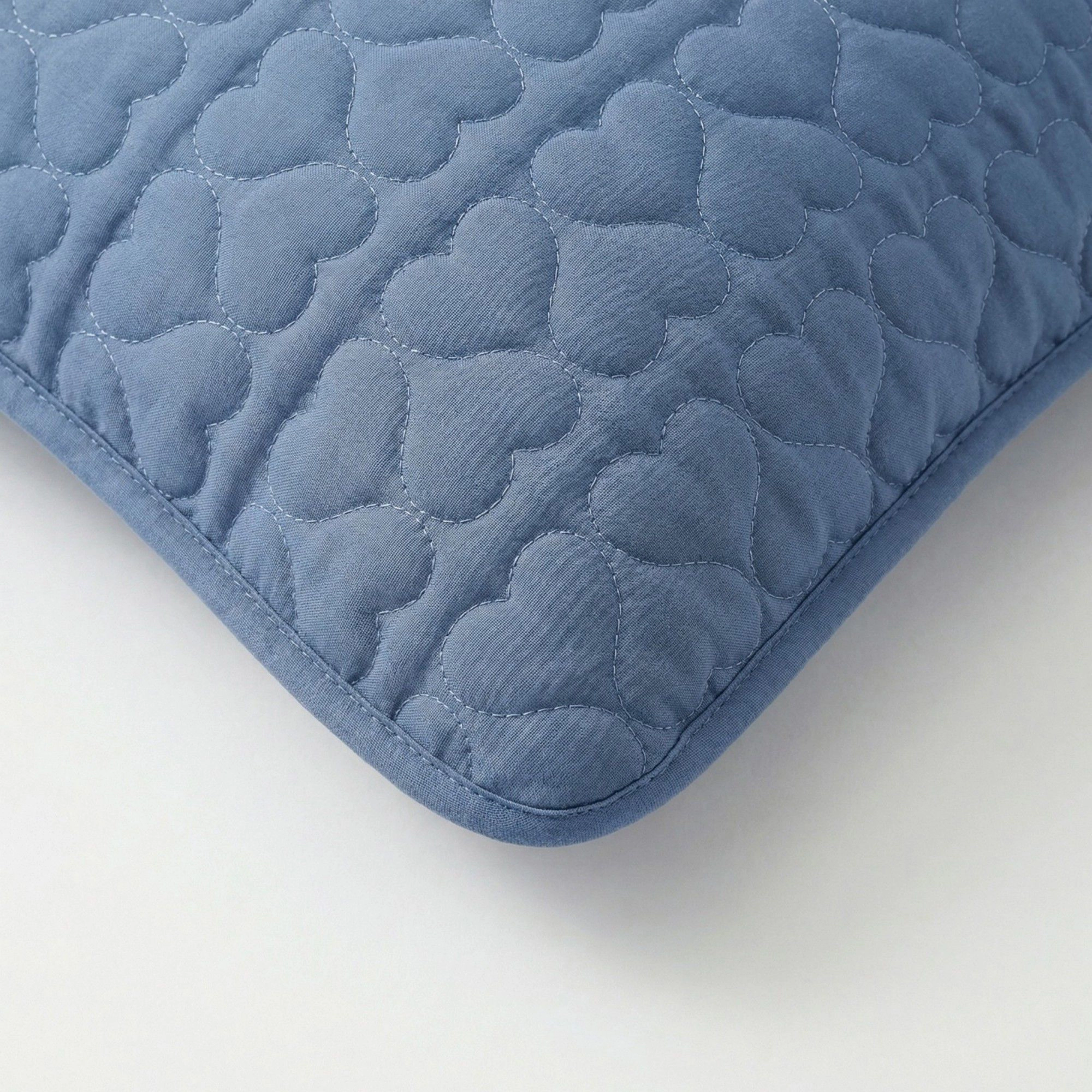 Alilang Unisex 2-Pack Heart Quilted Pillowcases with Envelope Closure Decorative Sleep Cover Set 18.9x29in