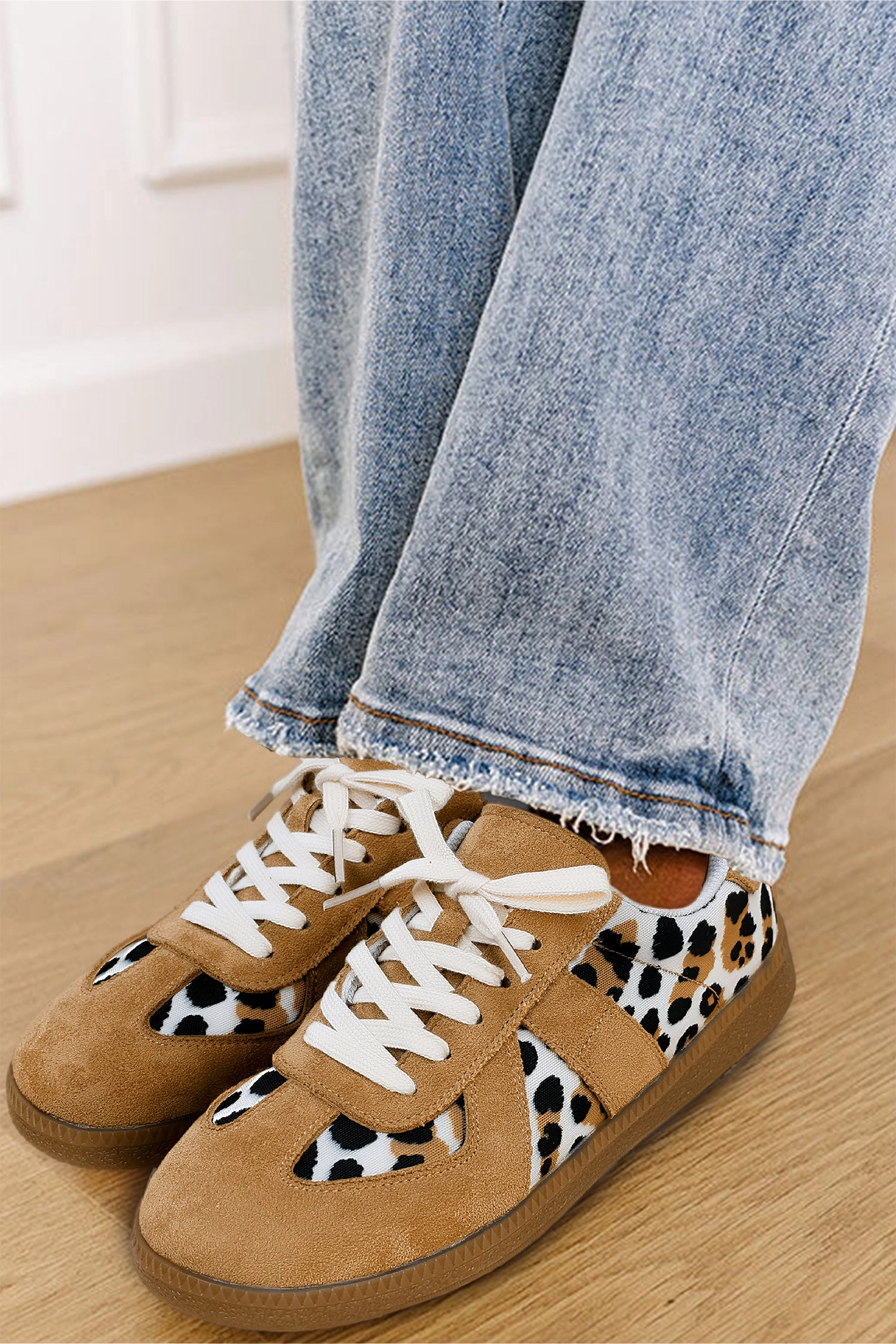 Threaded Pear Womens Kyla Lace Up Flat Shoes