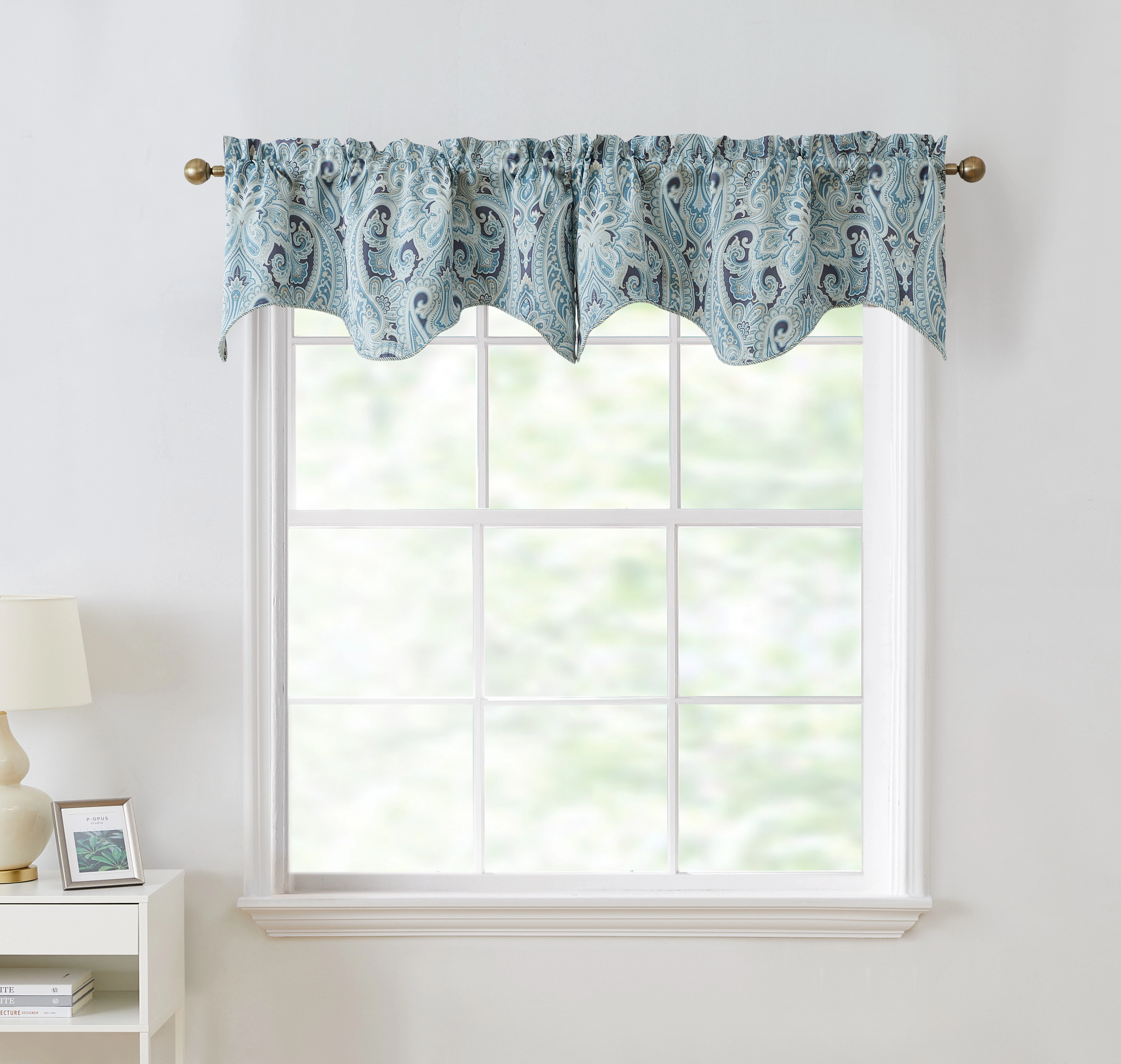 HLC.ME Paris Paisley Rod Pocket Short Scalloped Curtain Valance for Kitchen, Bathroom, Basement and Small Windows