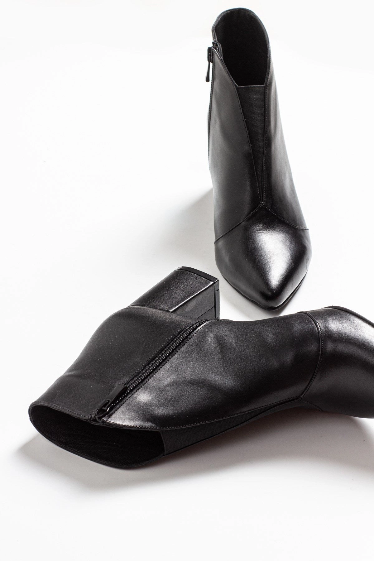 Forever & Always Womens Finda Leather Block Heel Boots