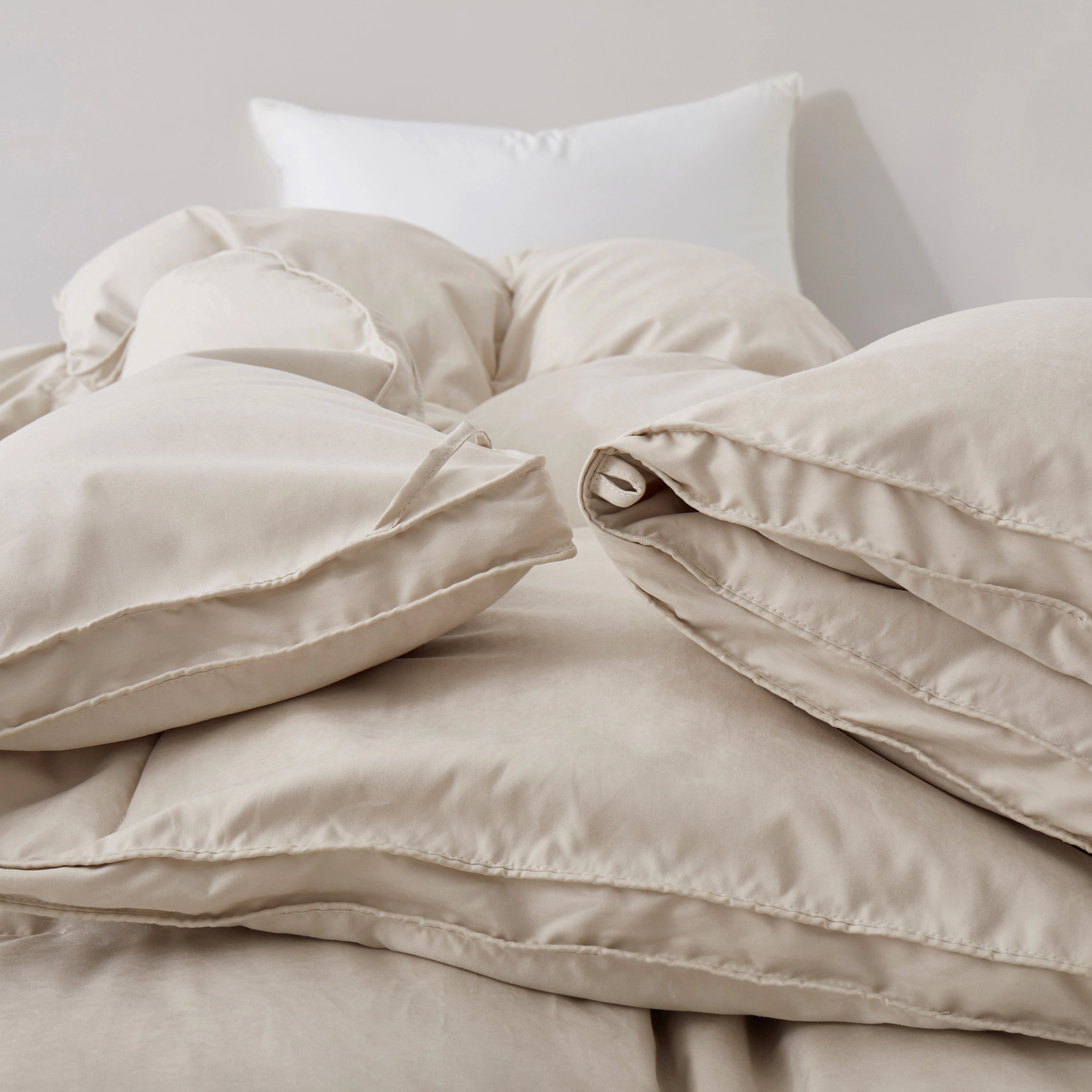 Unikome Luxury Soft Winter Comforter – Warm & Cozy Goose Down Feather Fiber Duvet for Sleep