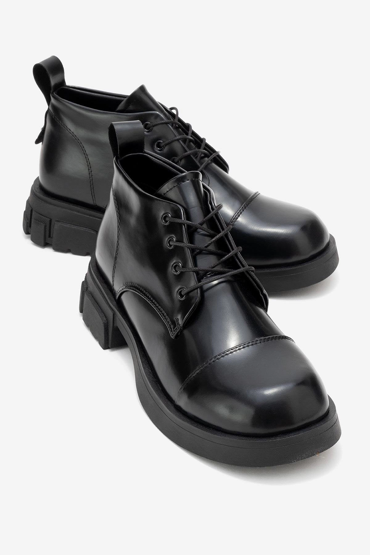 Prologue Shoes Womens Lagom Patent Boot