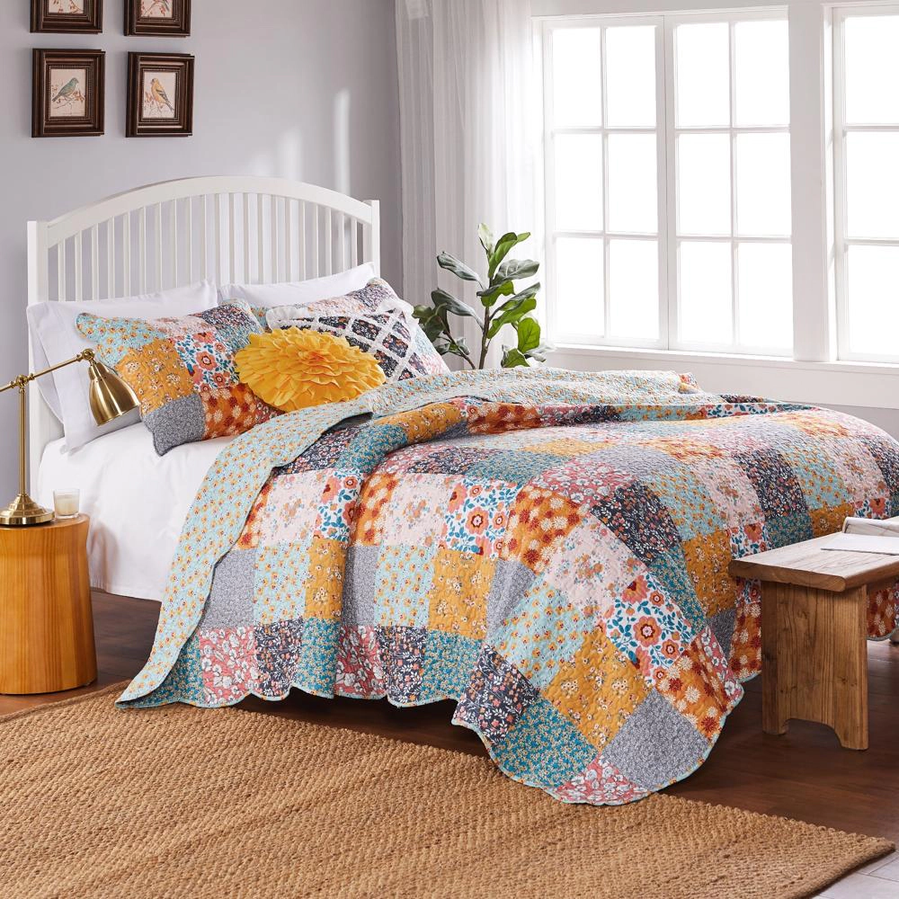 Greenland Home Fashions Barefoot Bungalow Carlie Quilt and Pillow Sham Set