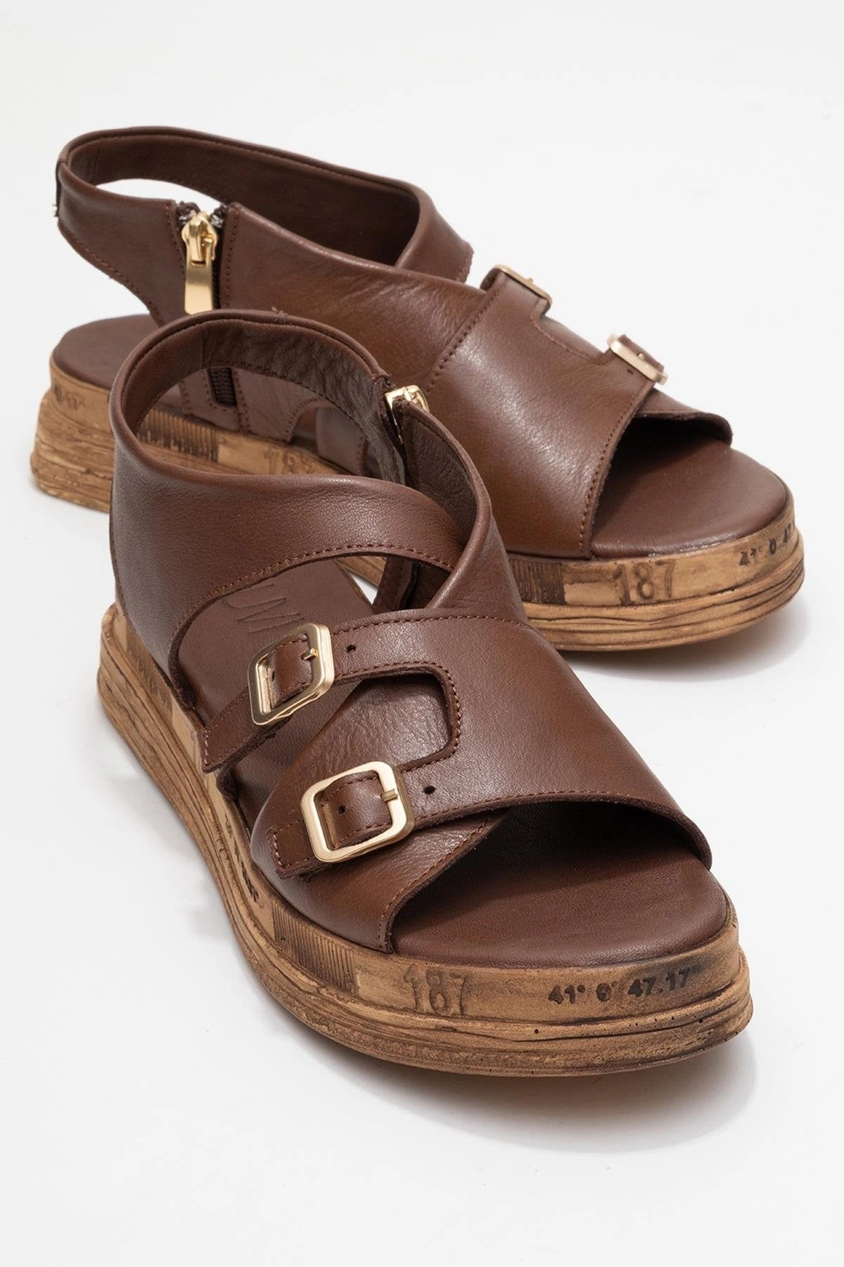 Forever & Always Womens Levine Leather Buckled Side-Zip Sandals