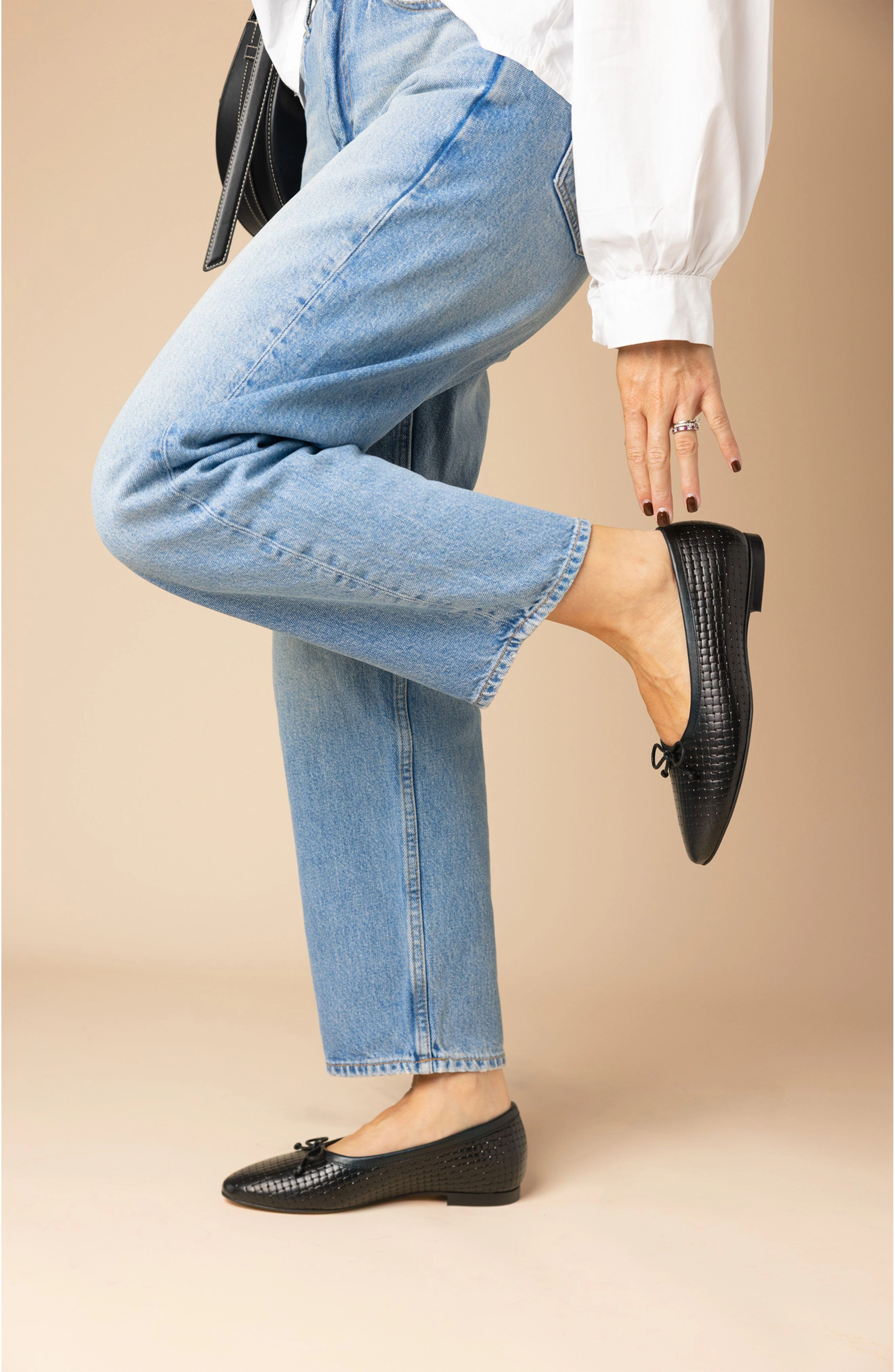 Menina Step Womens Amelie Black Weave Ballet Flat