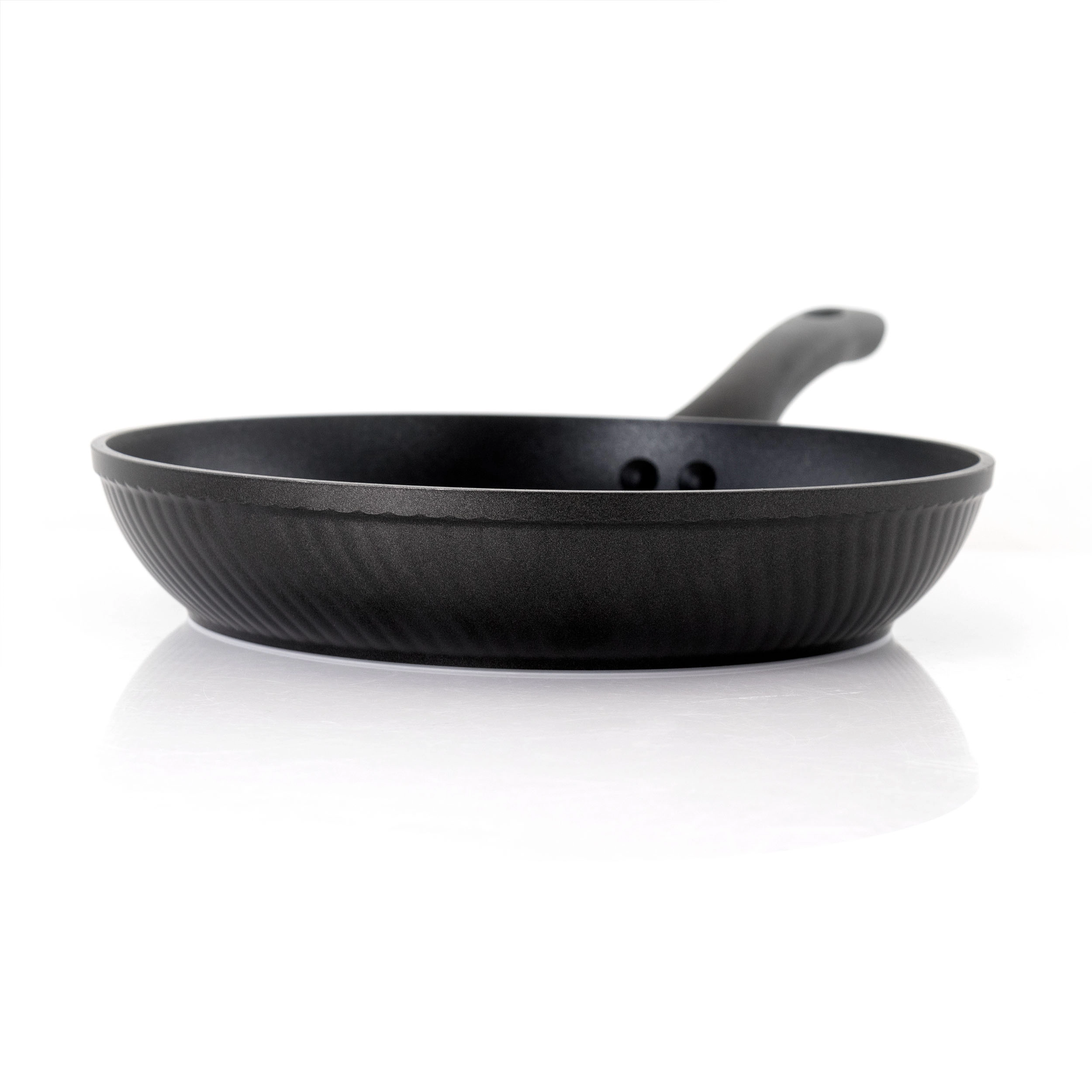 Oster Kono 9.5 Inch Aluminum Nonstick Frying Pan in Black with Bakelite Handles