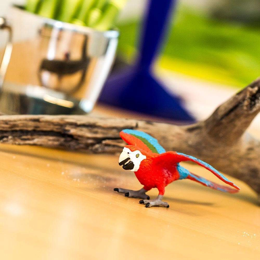 Safari Ltd. - Green-winged Macaw Kids Toy Figure