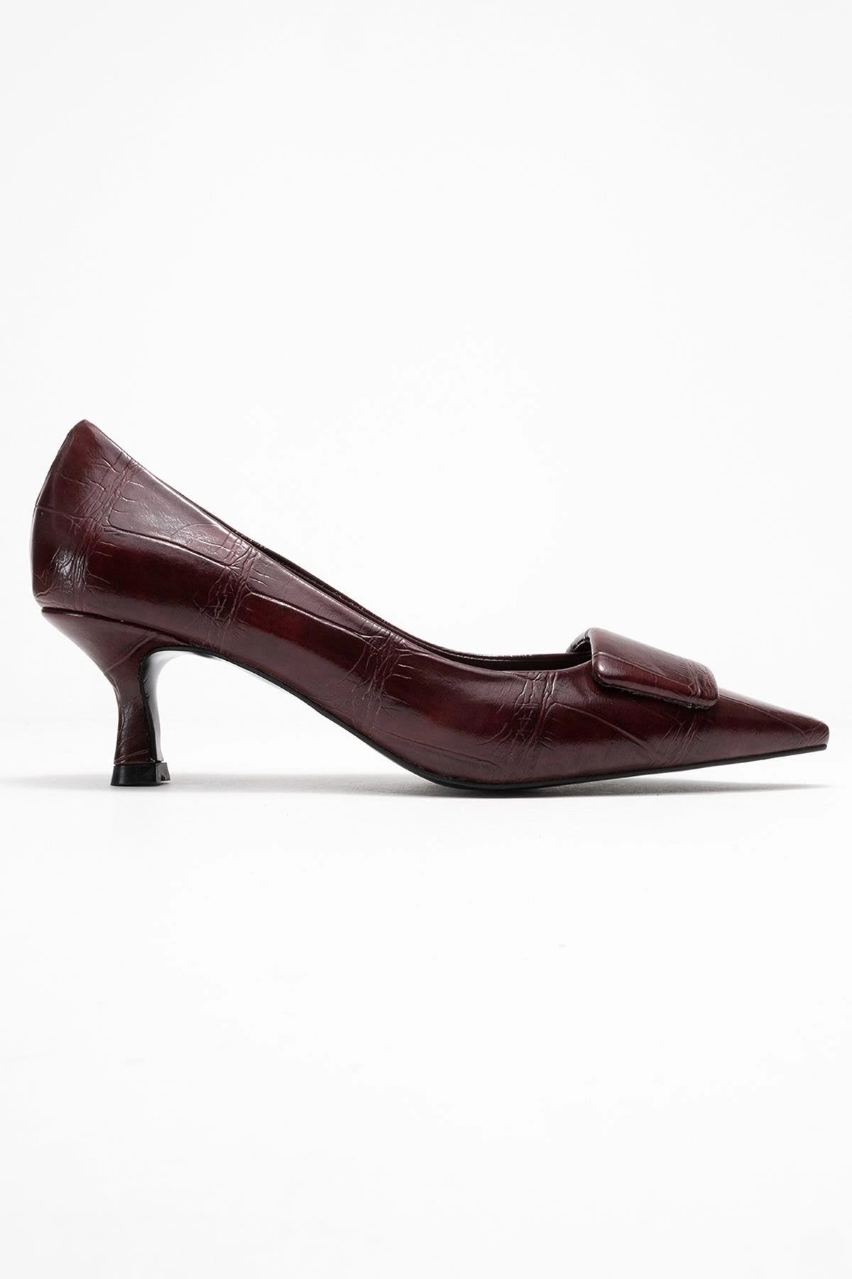 Prologue Shoes Womens Marcia Buckle Pointed Toe Pump