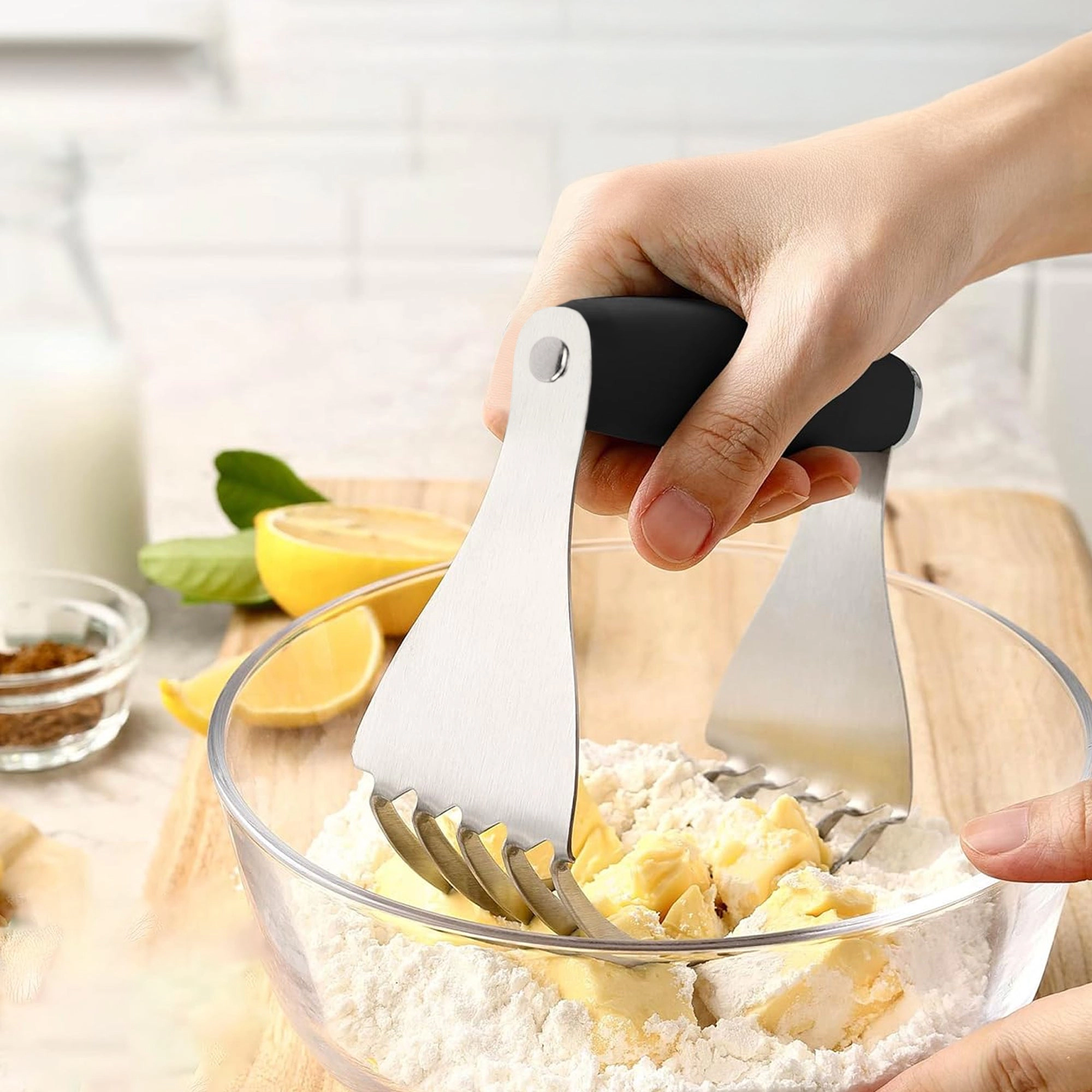 Cheer Collection Stainless Steel Pastry Cutter