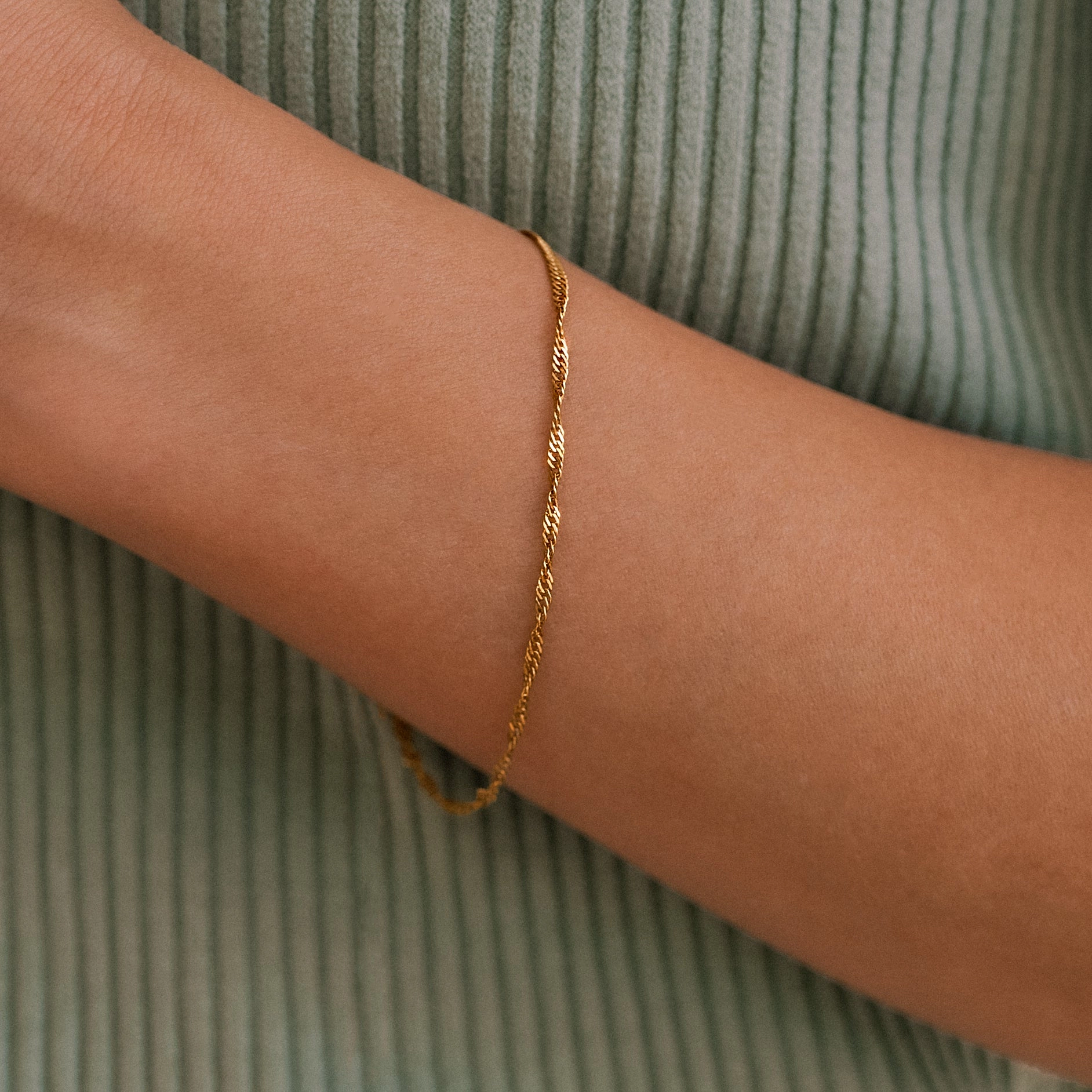 Mint & Lily Women's Singapore Twist Chain Bracelet