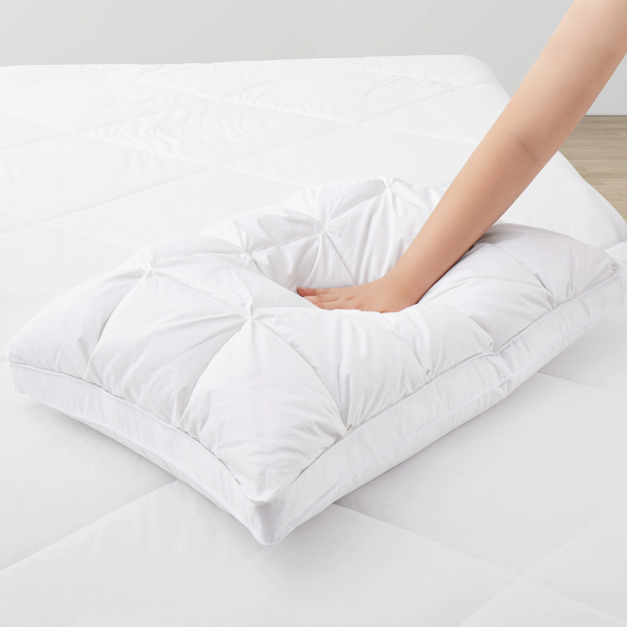 Unikome 75% White Down Bed Pillow Set of 2, Luxury Puffy Gusseted Down Bed Pillows with Pinch Pleat Design