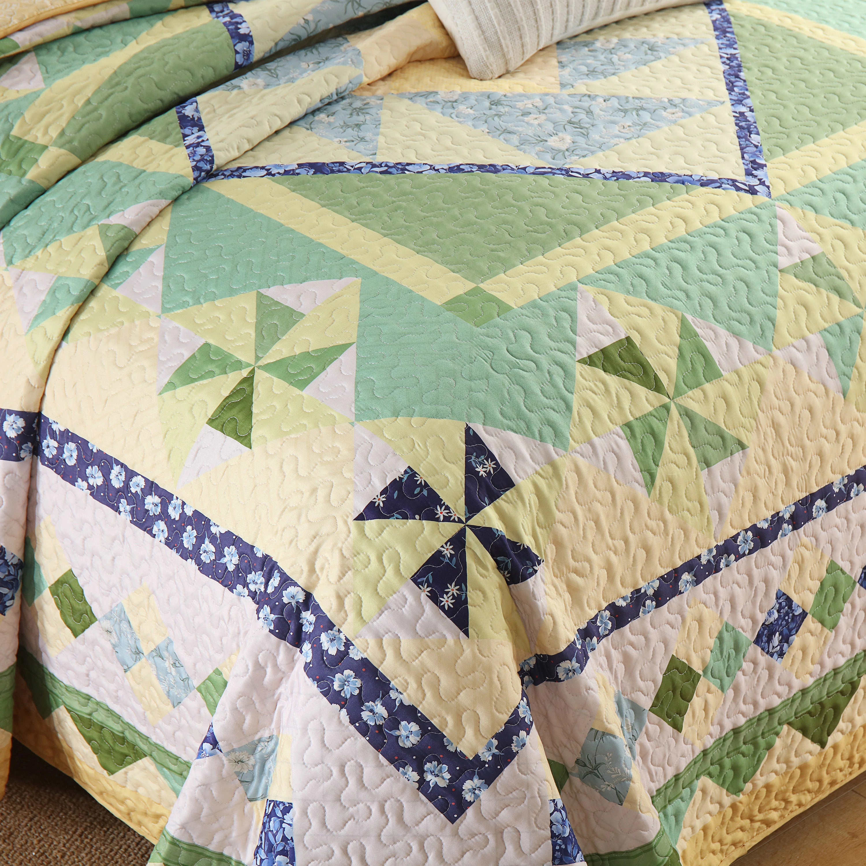 MarCielo 3 Pieces Reversible Geometric Quilt Bedspread Set